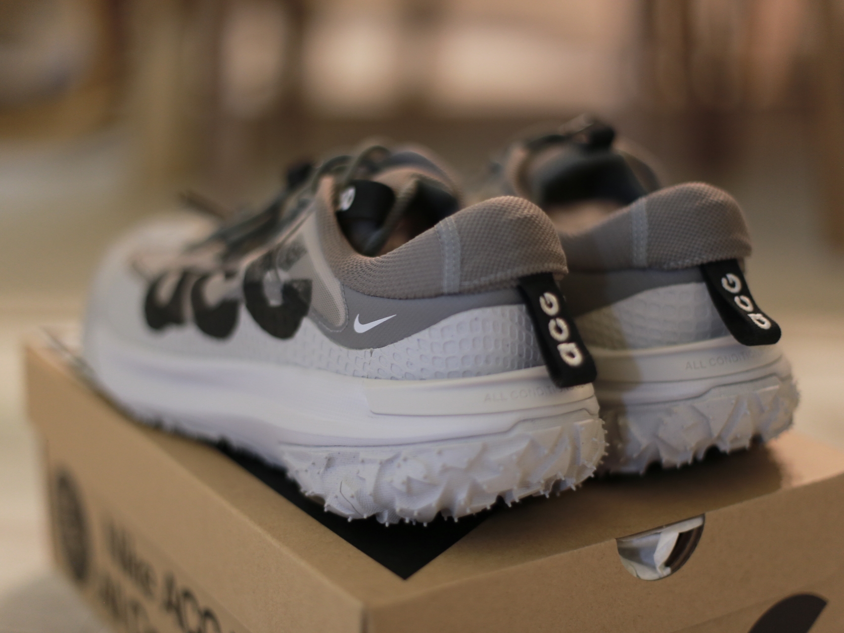 Nike ACG Mountain Fly 2 Low Light Iron Ore Black 착용 스타일 - 3