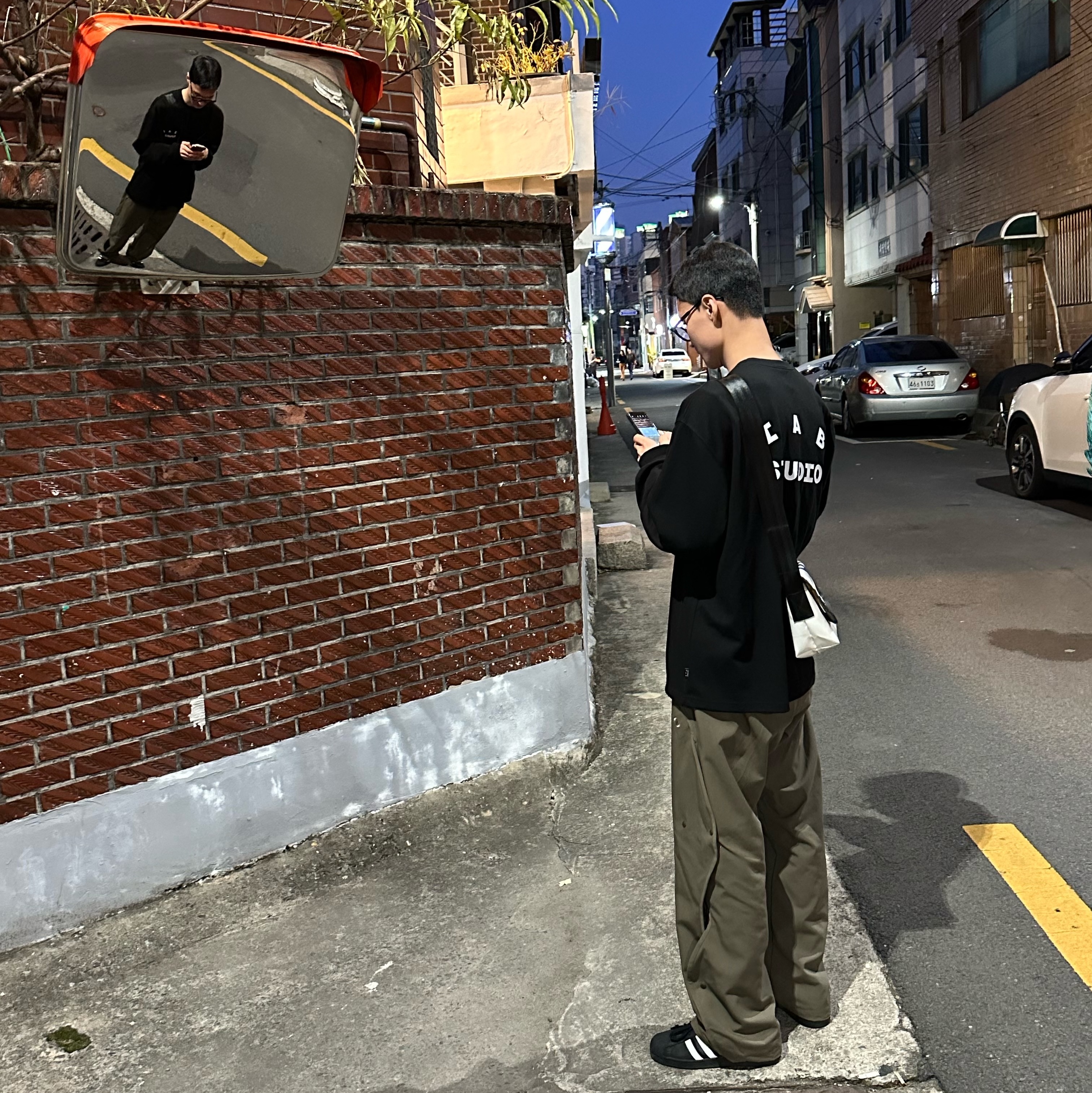 IAB Studio Long Sleeve Black - 23FW, Sansan Gear Wave Pants Mud Khaki - 22FW 착용 스타일