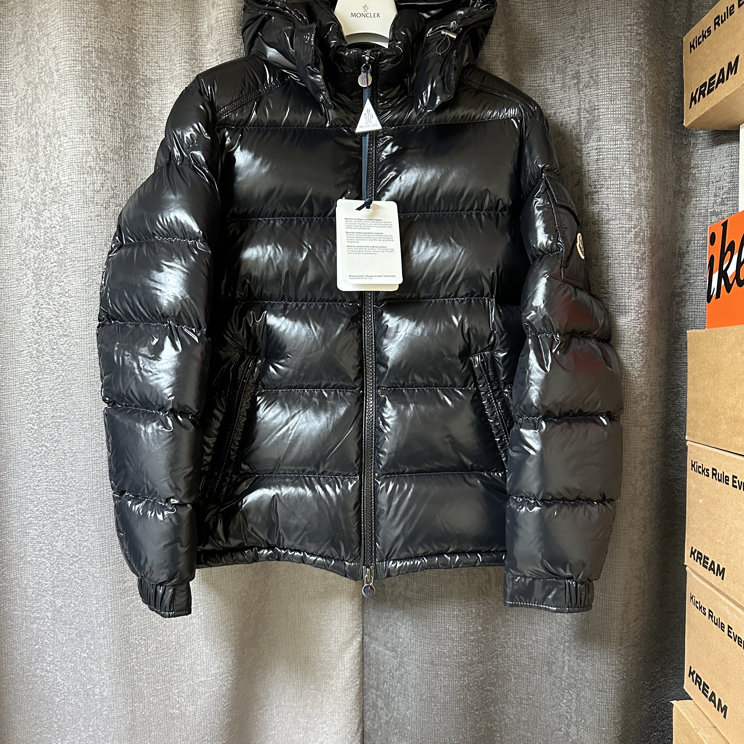 Moncler Maya Short Down Jacket Black - 23FW, Moncler x 1017 Alyx 9SM Almondy Short Down Jacket Shiny Black - 22FW 착용 스타일 - 1
