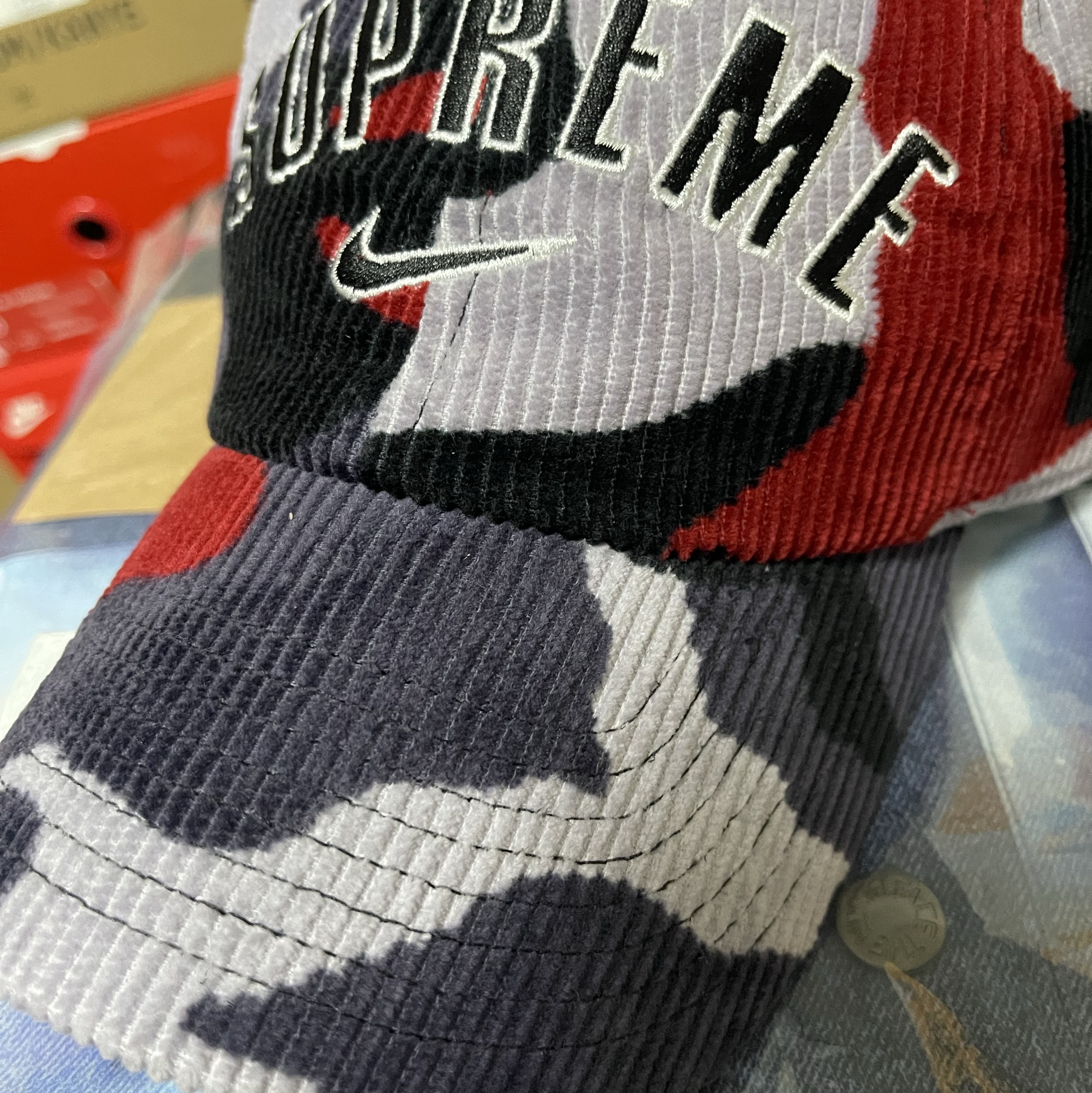 Supreme x Nike Arc Corduroy 6-Panel Red Camo - 22SS 착용 스타일