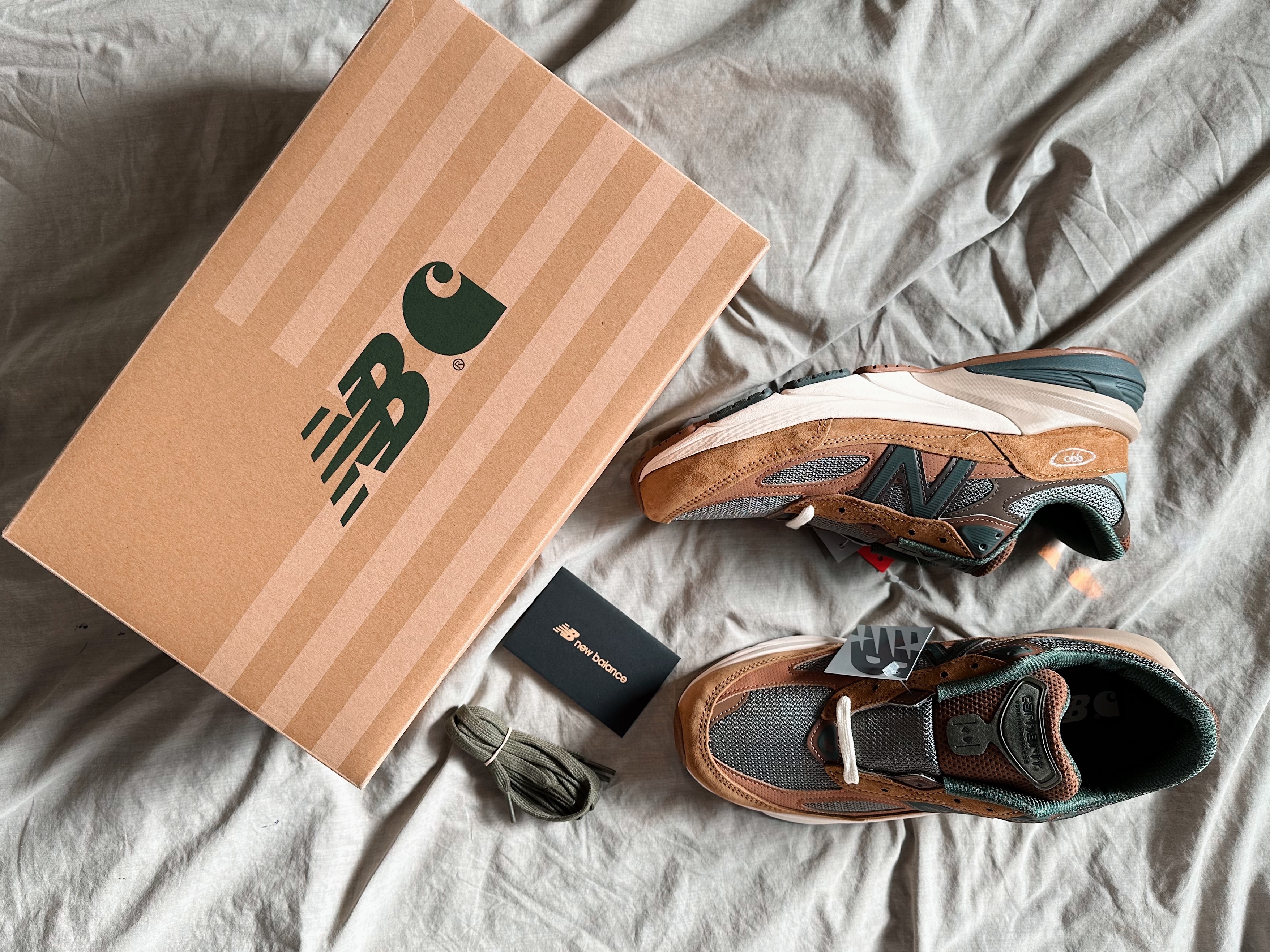 New Balance x Carhartt WIP 990v6 Made in USA Hamilton Brown Military Green 착용 스타일 - 1