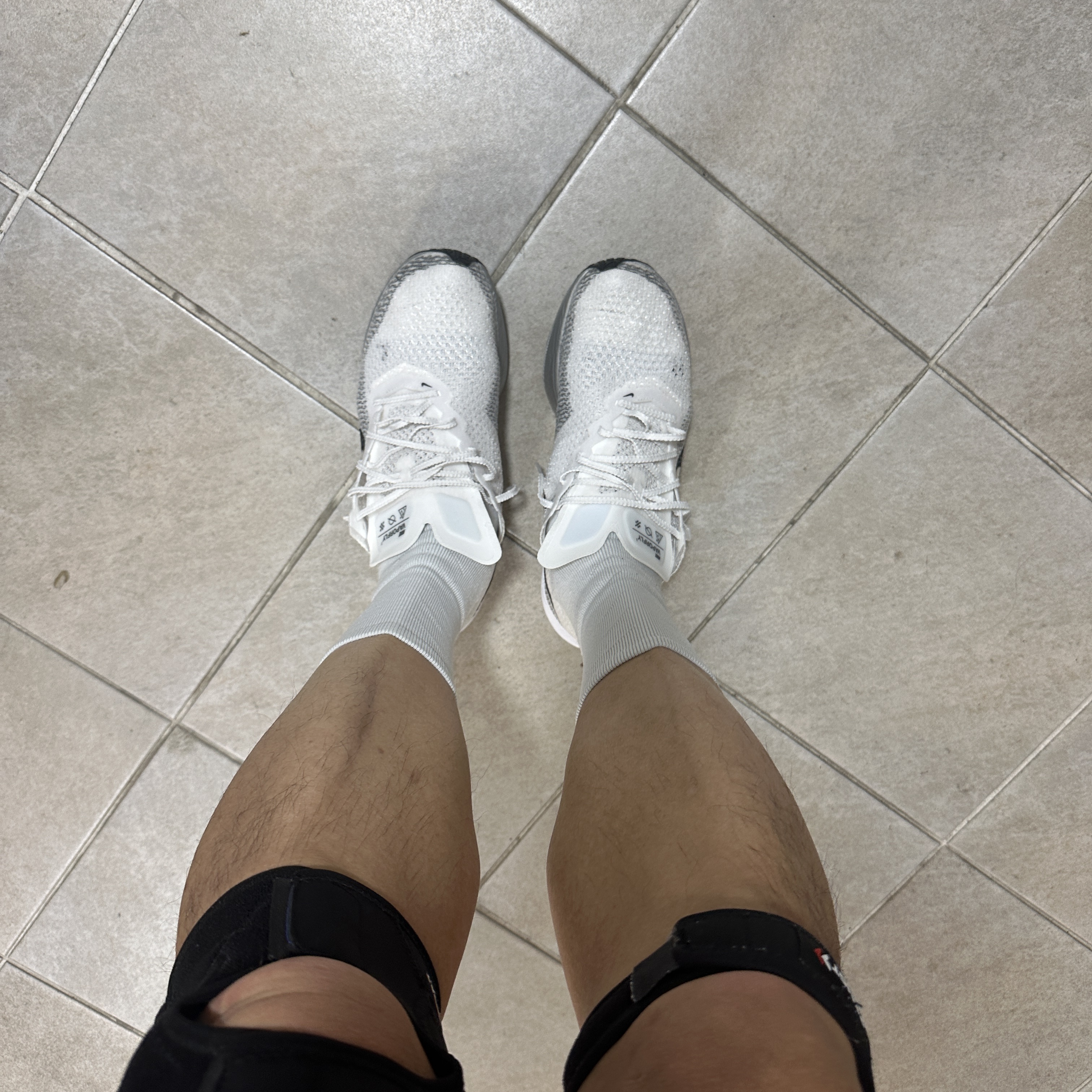 Nike ZoomX Vaporfly Next% 3 White Grey 착용 스타일