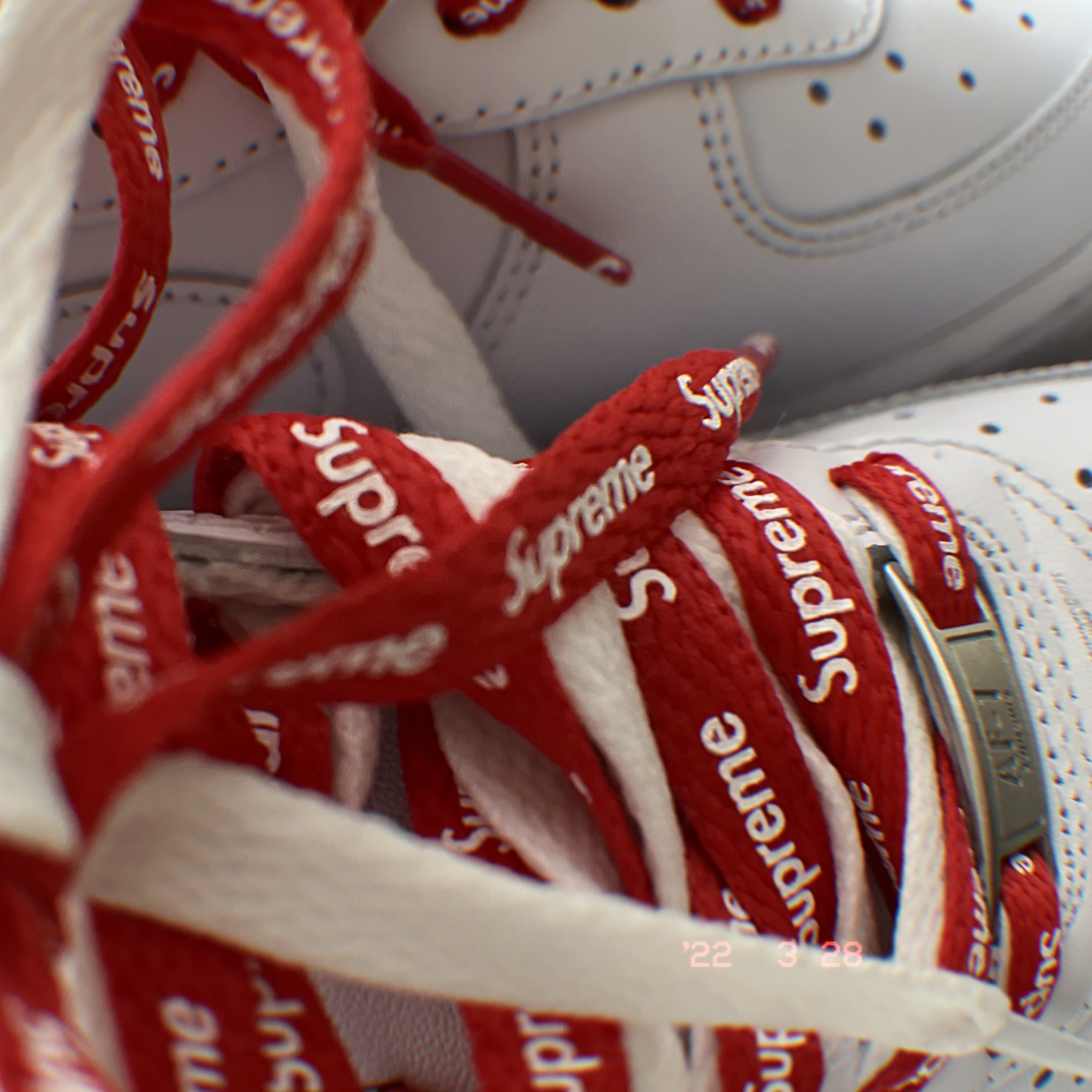 Nike x Supreme Air Force 1 Low White 착용 스타일 - 1