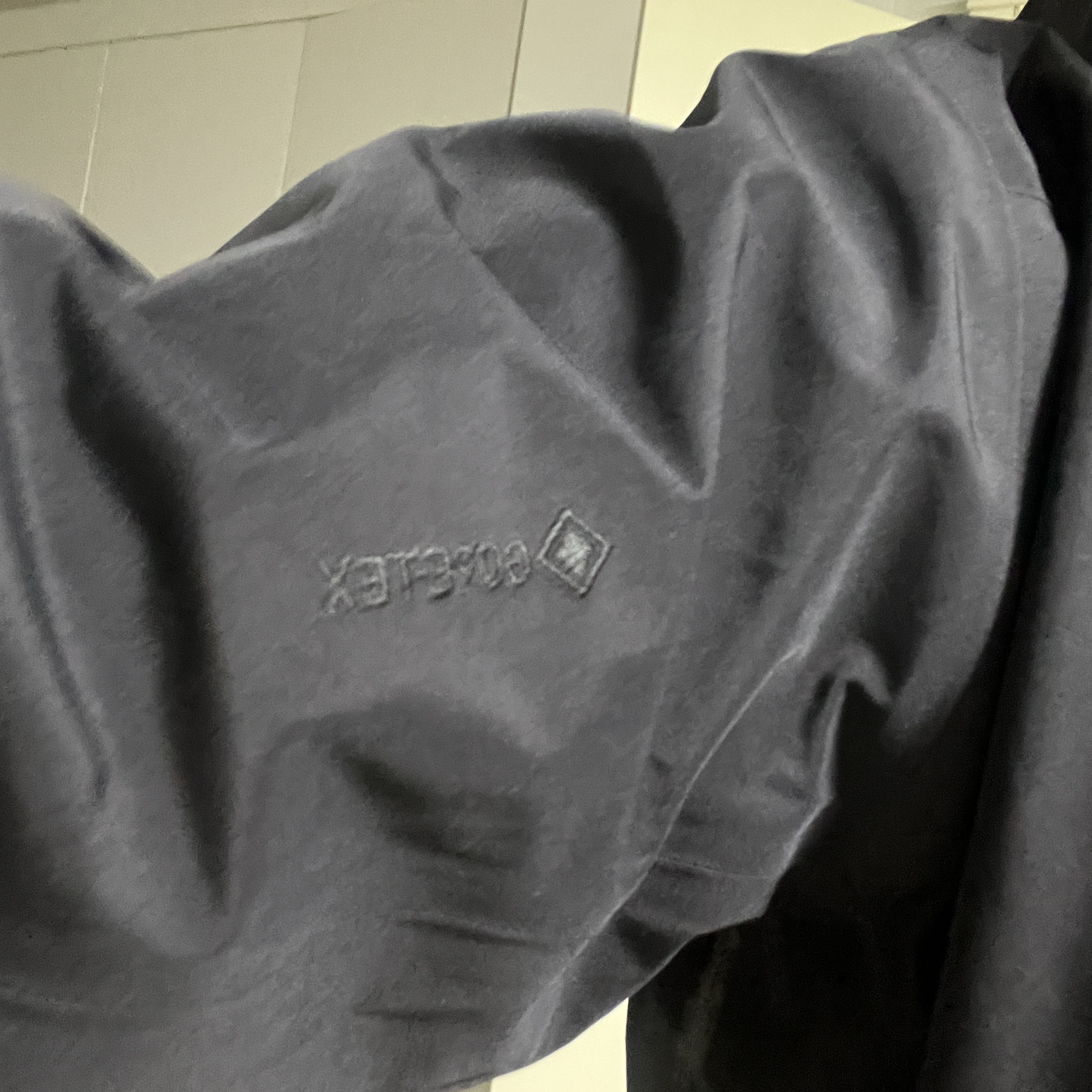 Arc'teryx Beta LT Jacket Black 착용 스타일