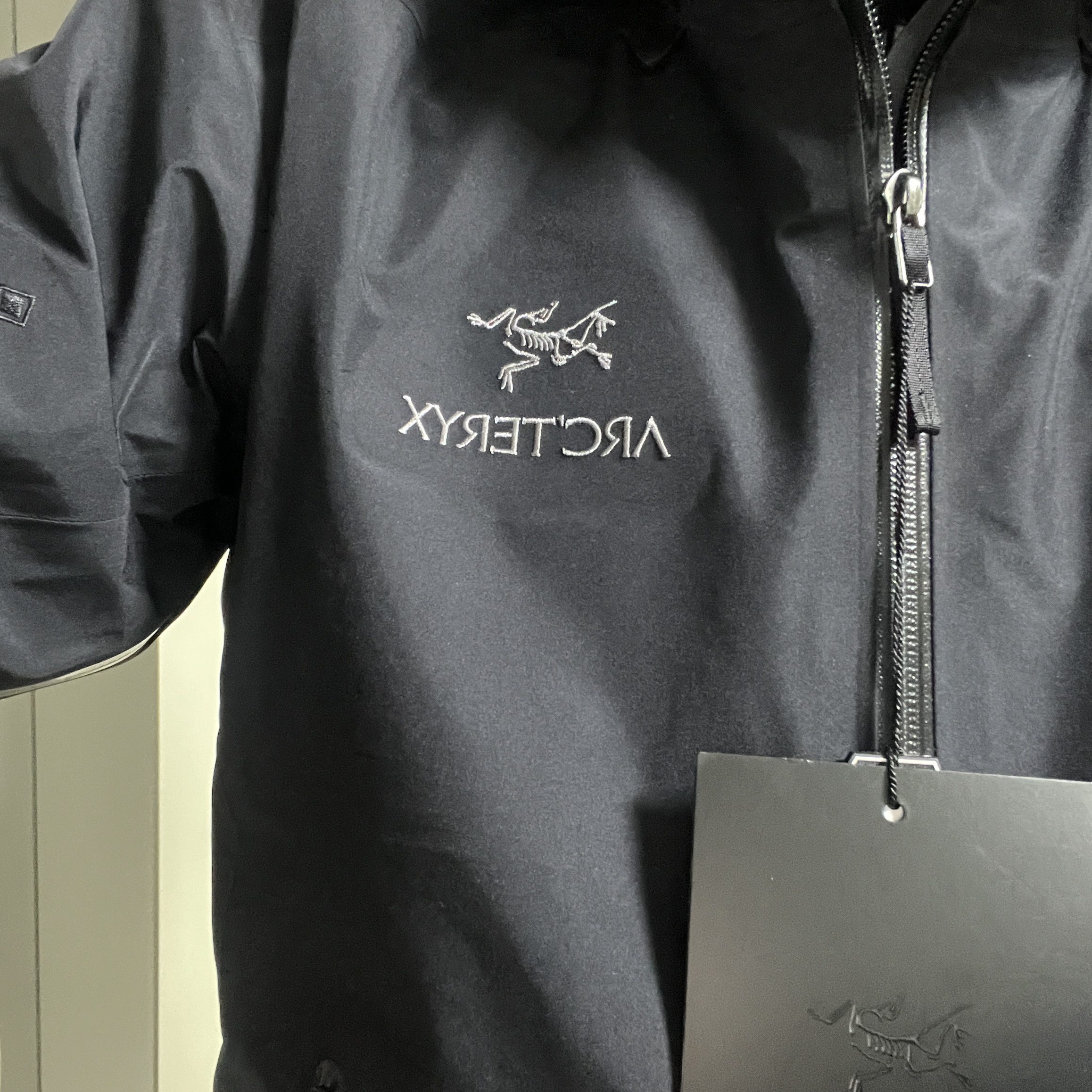 Arc'teryx Beta LT Jacket Black 착용 스타일 - 2