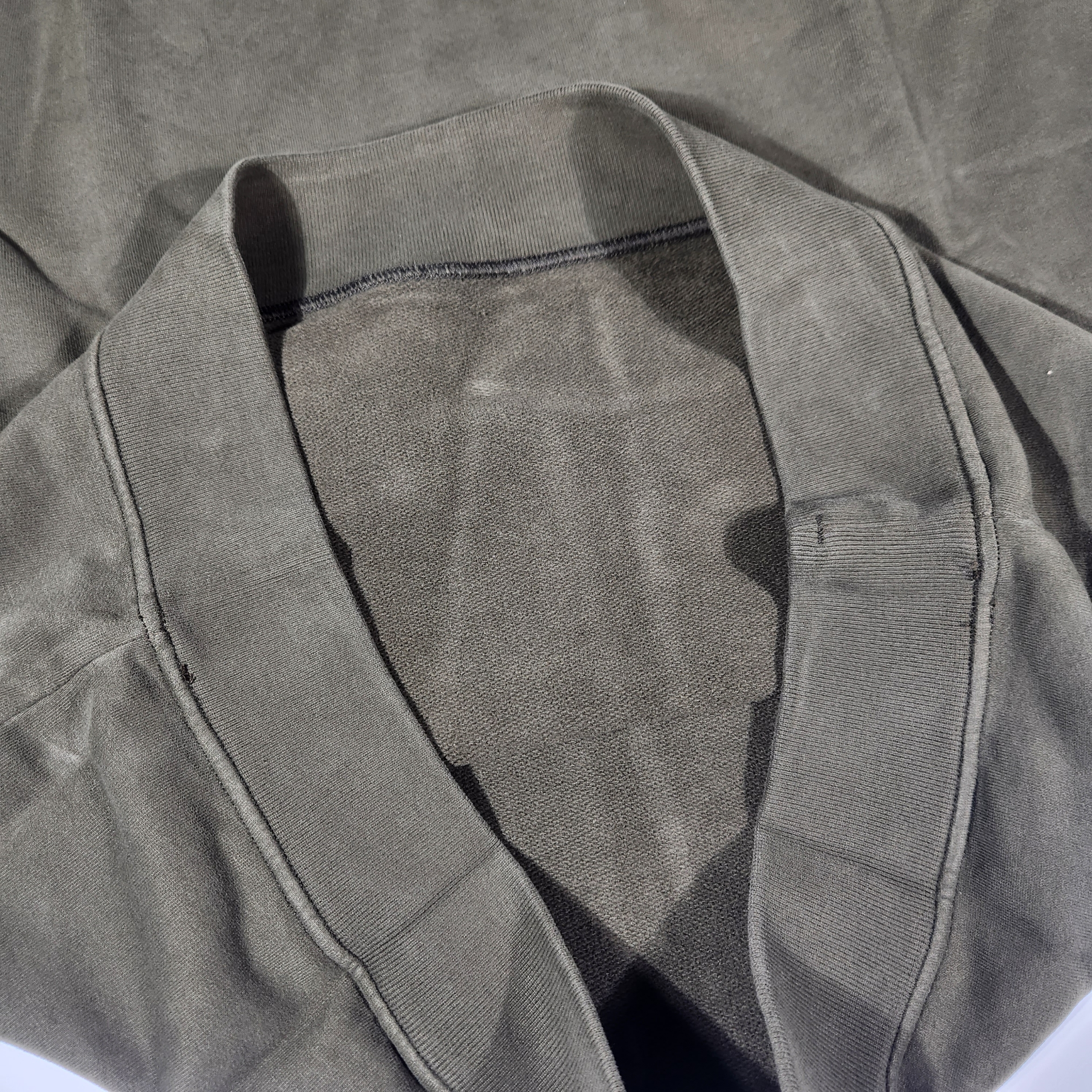 Stone Island 62420 Brushed Cotton Fleece Garment Dyed Crewneck Sweatshirt Olive Green - 23FW 착용 스타일 - 5