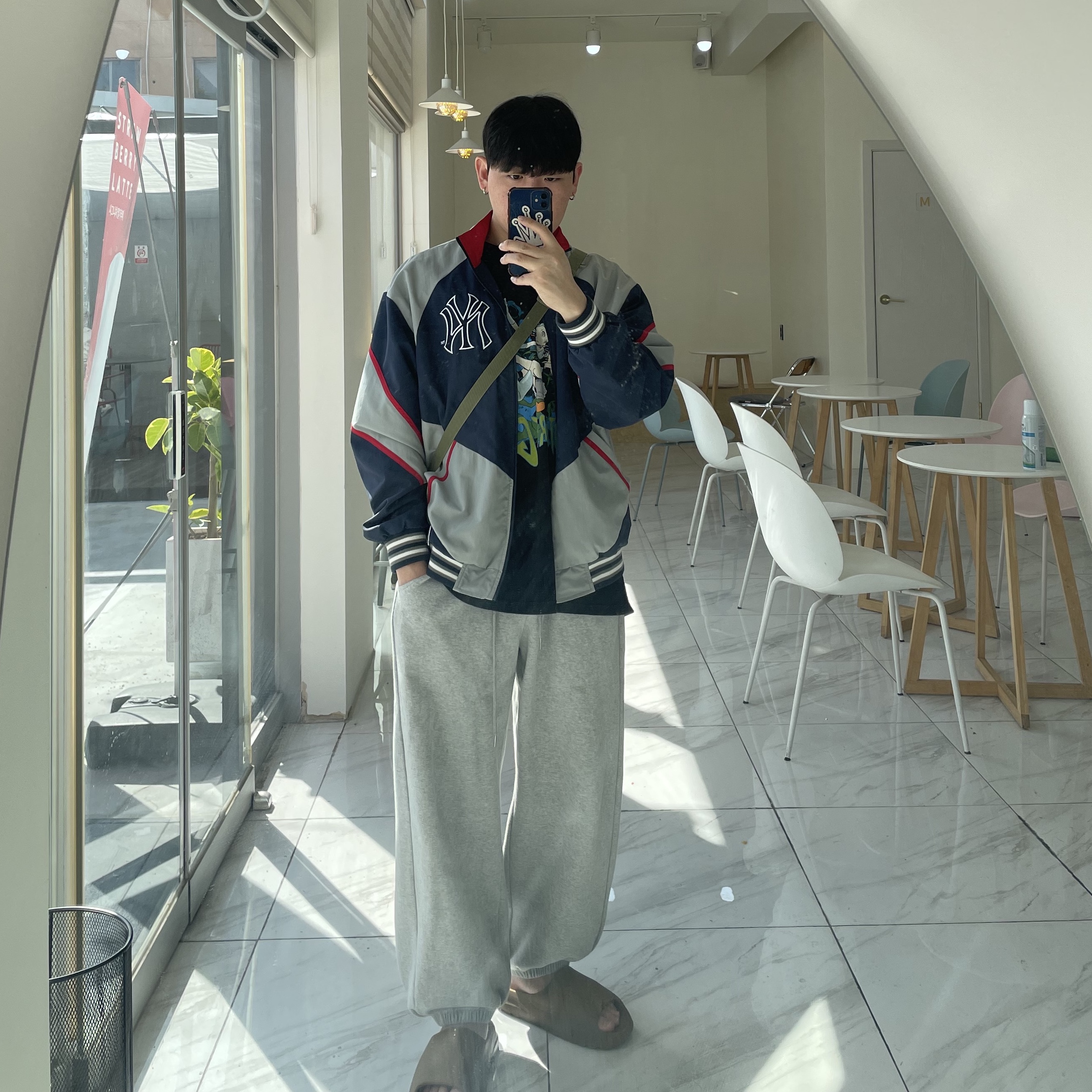 Supreme x New York Yankees Track Jacket Navy - 21FW 착용 스타일