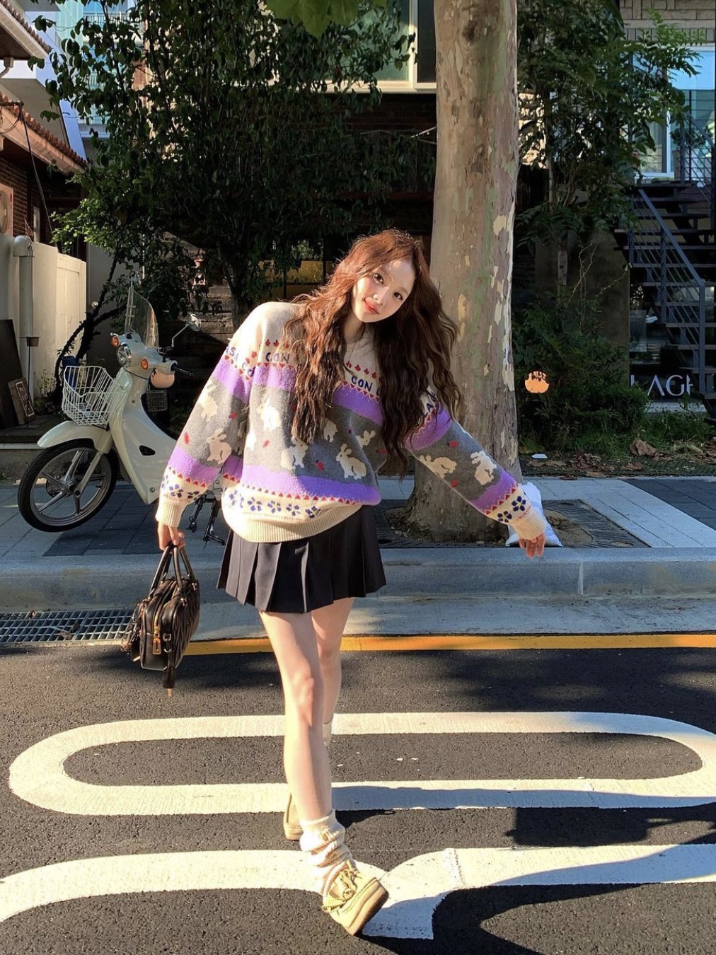 (W) Clarks Wallabee Maple Suede, Miu Miu Arcadie Matelasse Nappa Leather Bag Black 착용 스타일