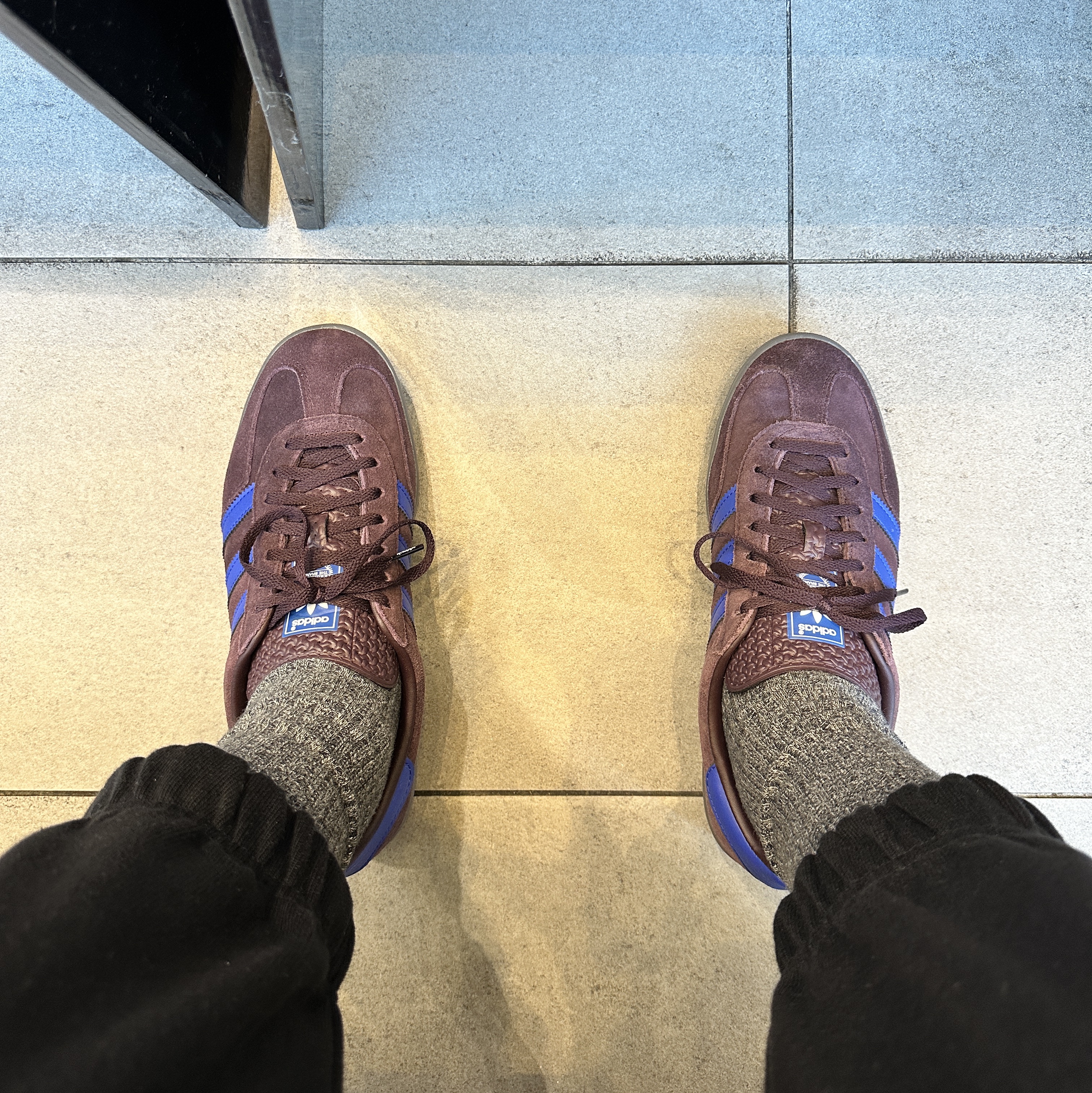 Adidas Gazelle Indoor Shadow Maroon 착용 스타일
