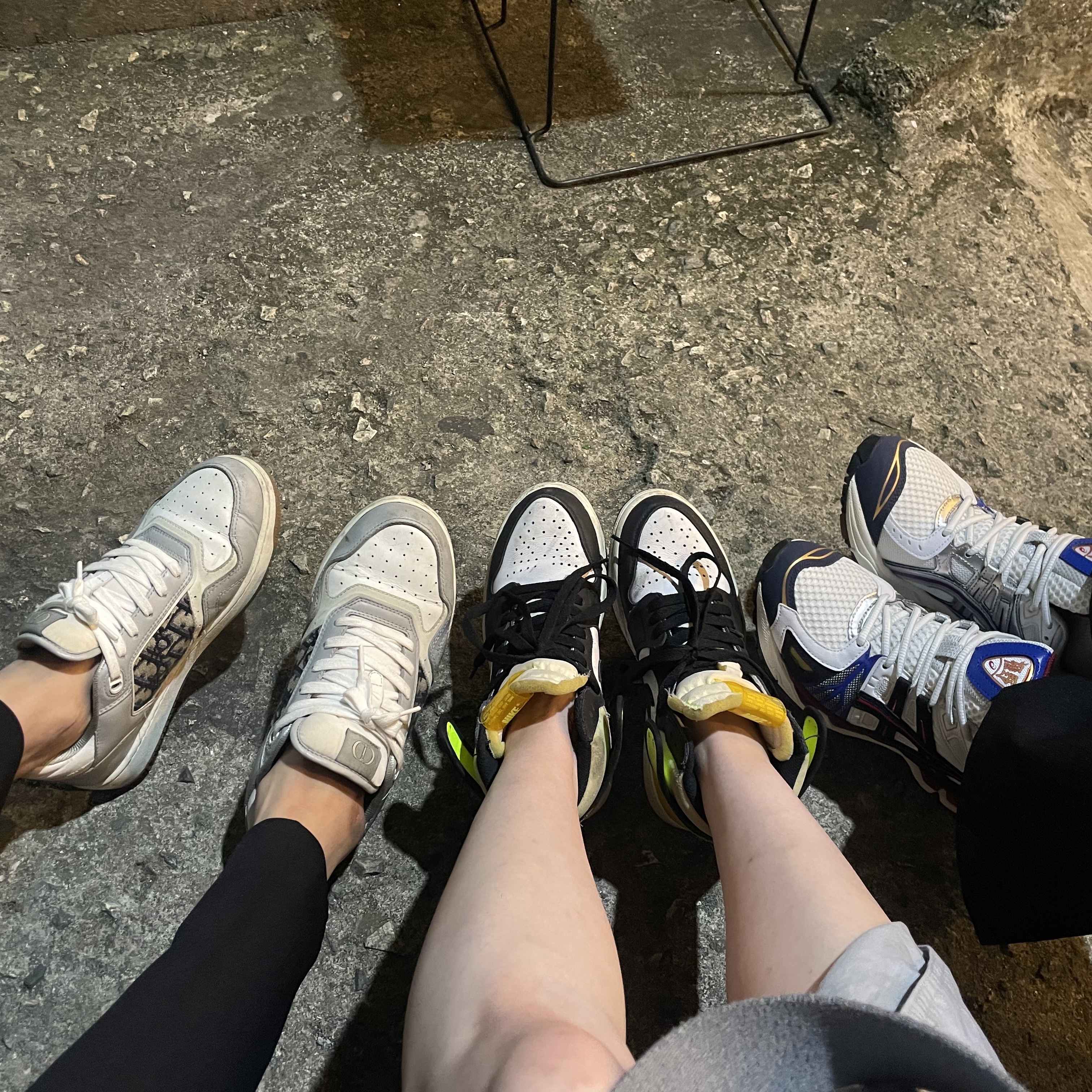 (GS) Jordan 1 Retro High OG Volt Gold, Dior B27 Low-Top Sneakers Gray 착용 스타일 - 1