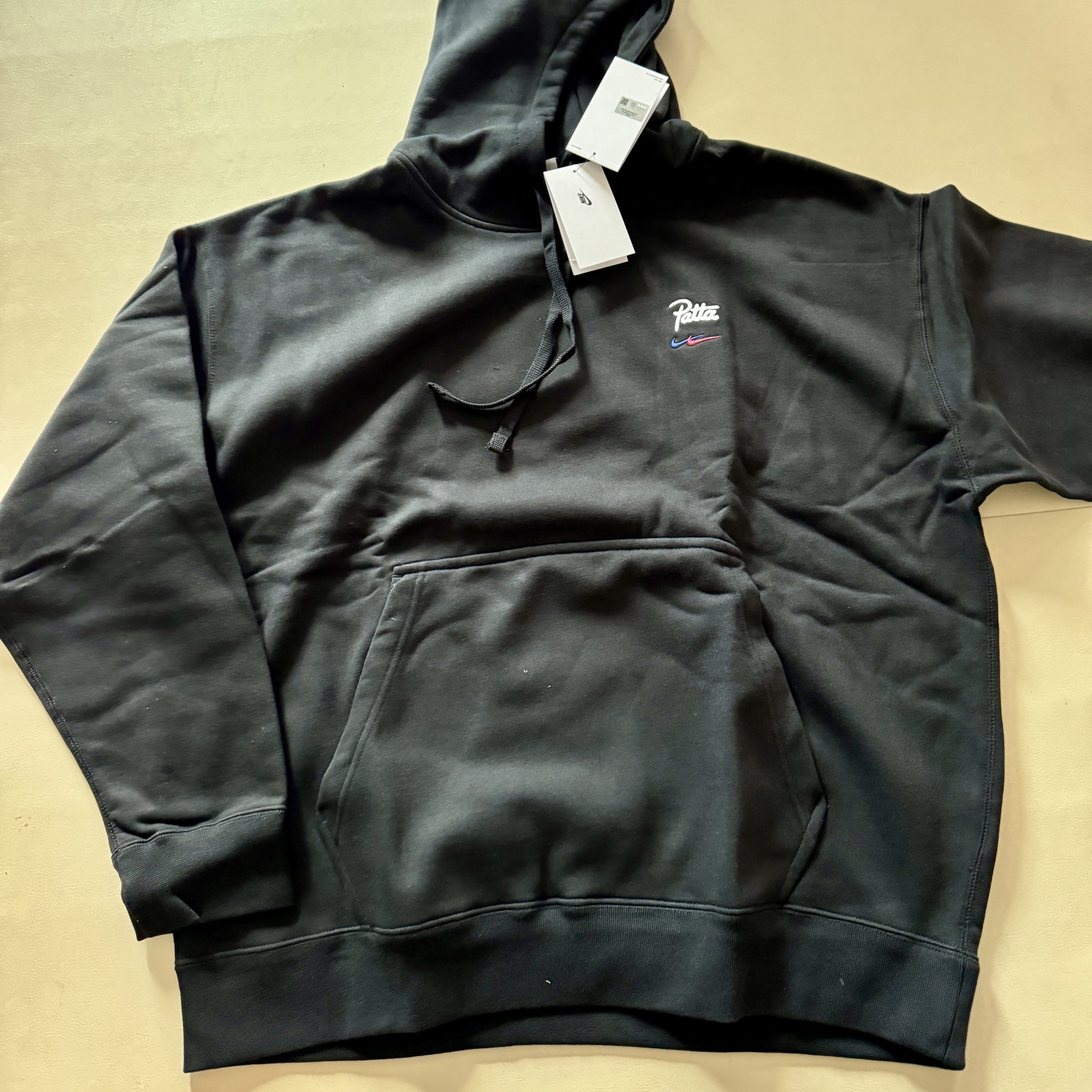 Nike x Patta x FC Barcelona Solo Swoosh Hoodie Culers del Món (FD4147-010) 착용 스타일 - 1