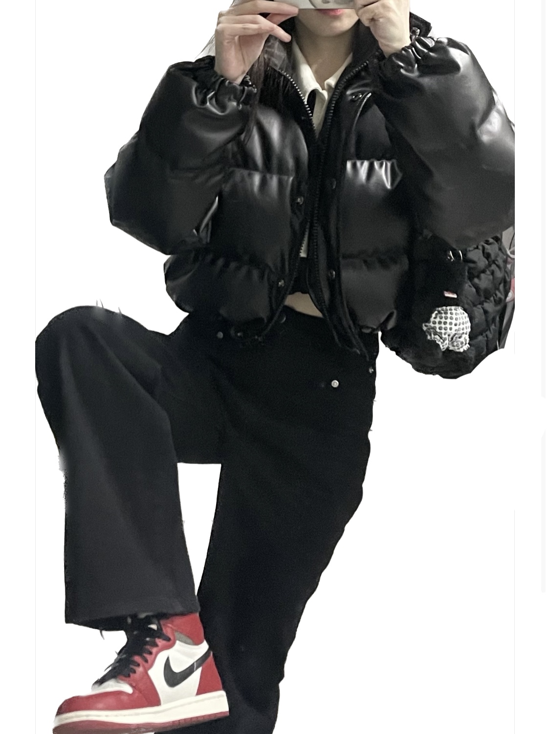 Jordan 1 Retro High OG Chicago 2022, COS Quilted Mini Bag Black 착용 스타일