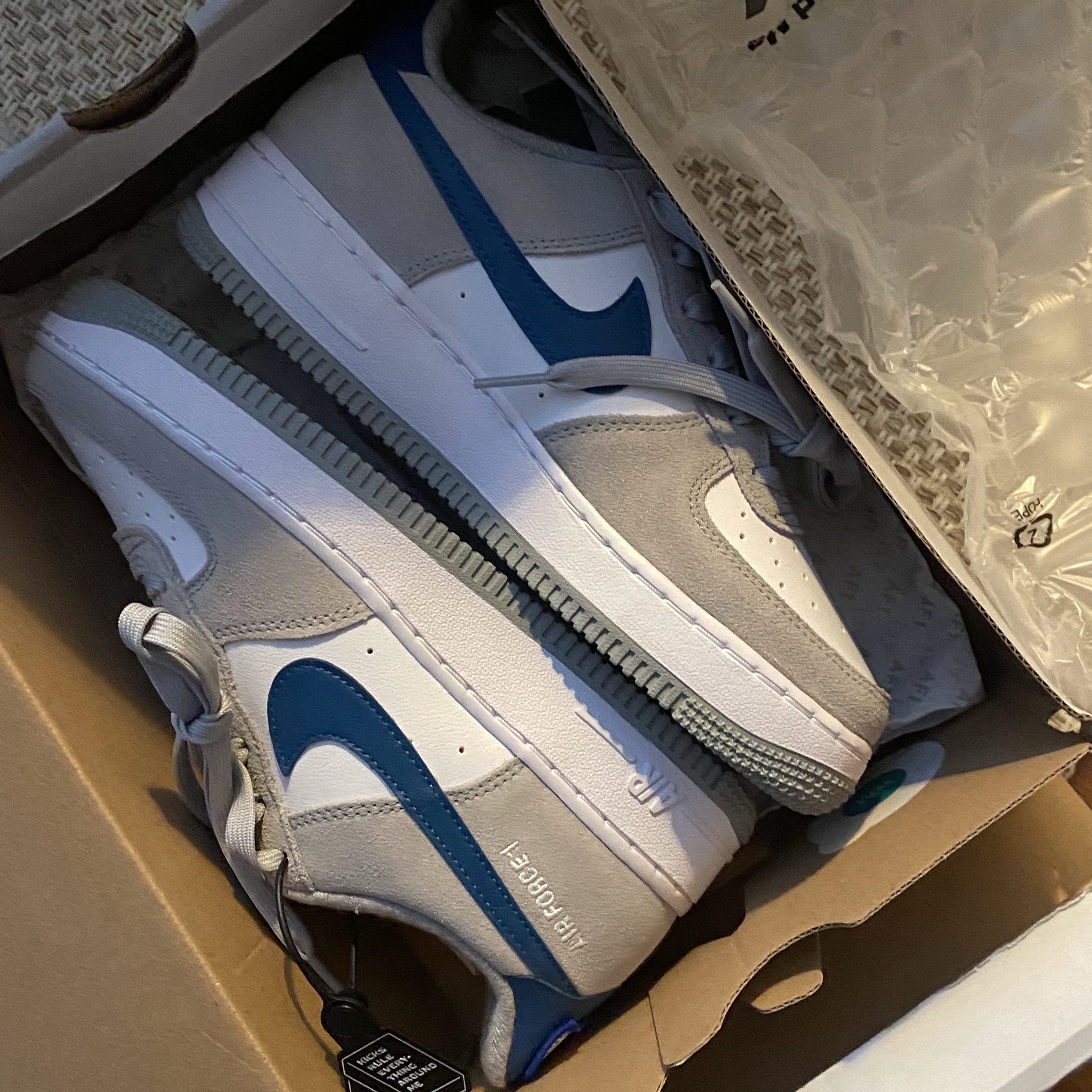 (GS) Nike Air Force 1 LV8 Athletic Club Light Smoke Grey Marina 착용 스타일