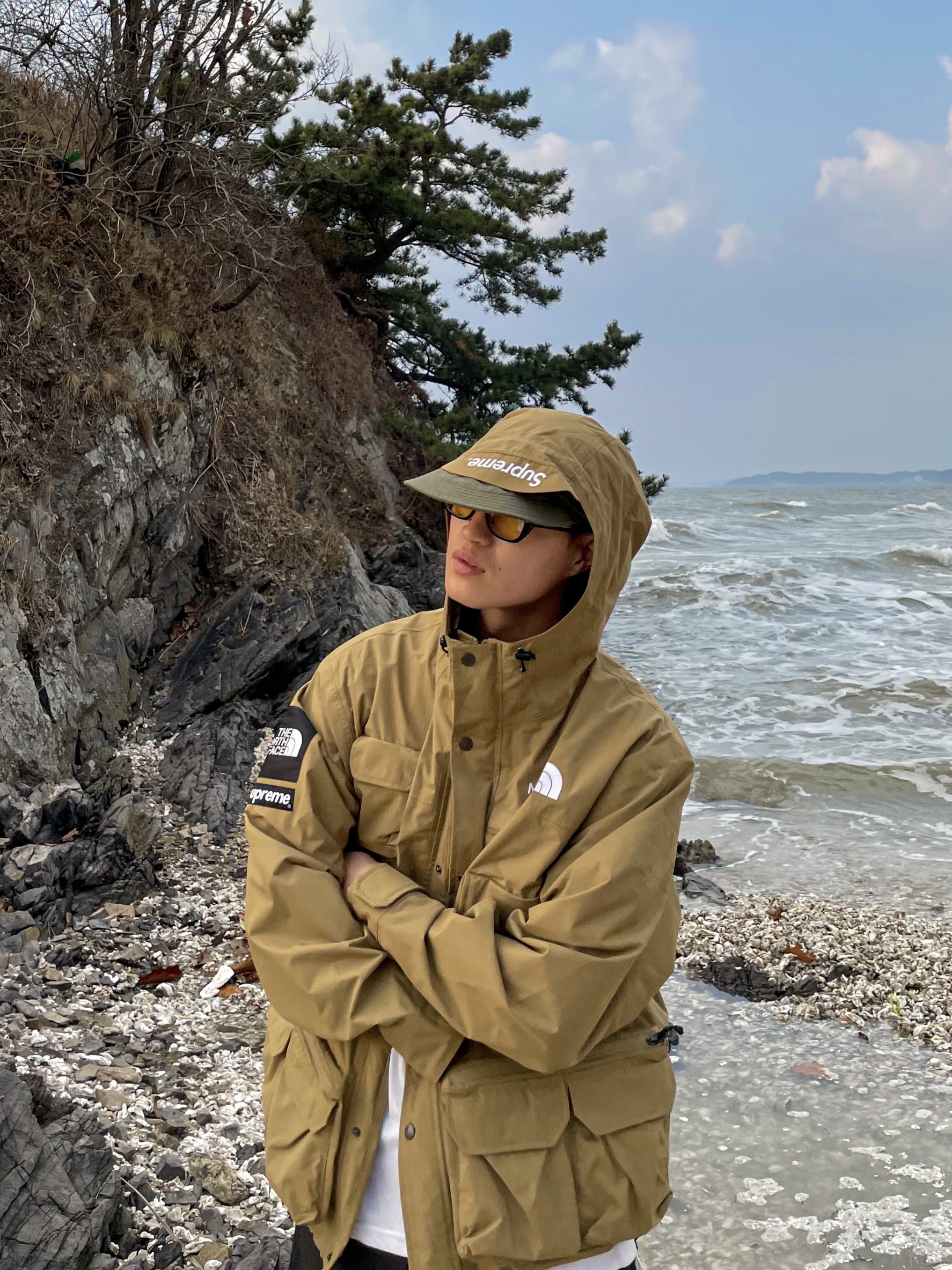 Supreme x The North Face Cargo Jacket Gold - 20SS 착용 스타일 - 3