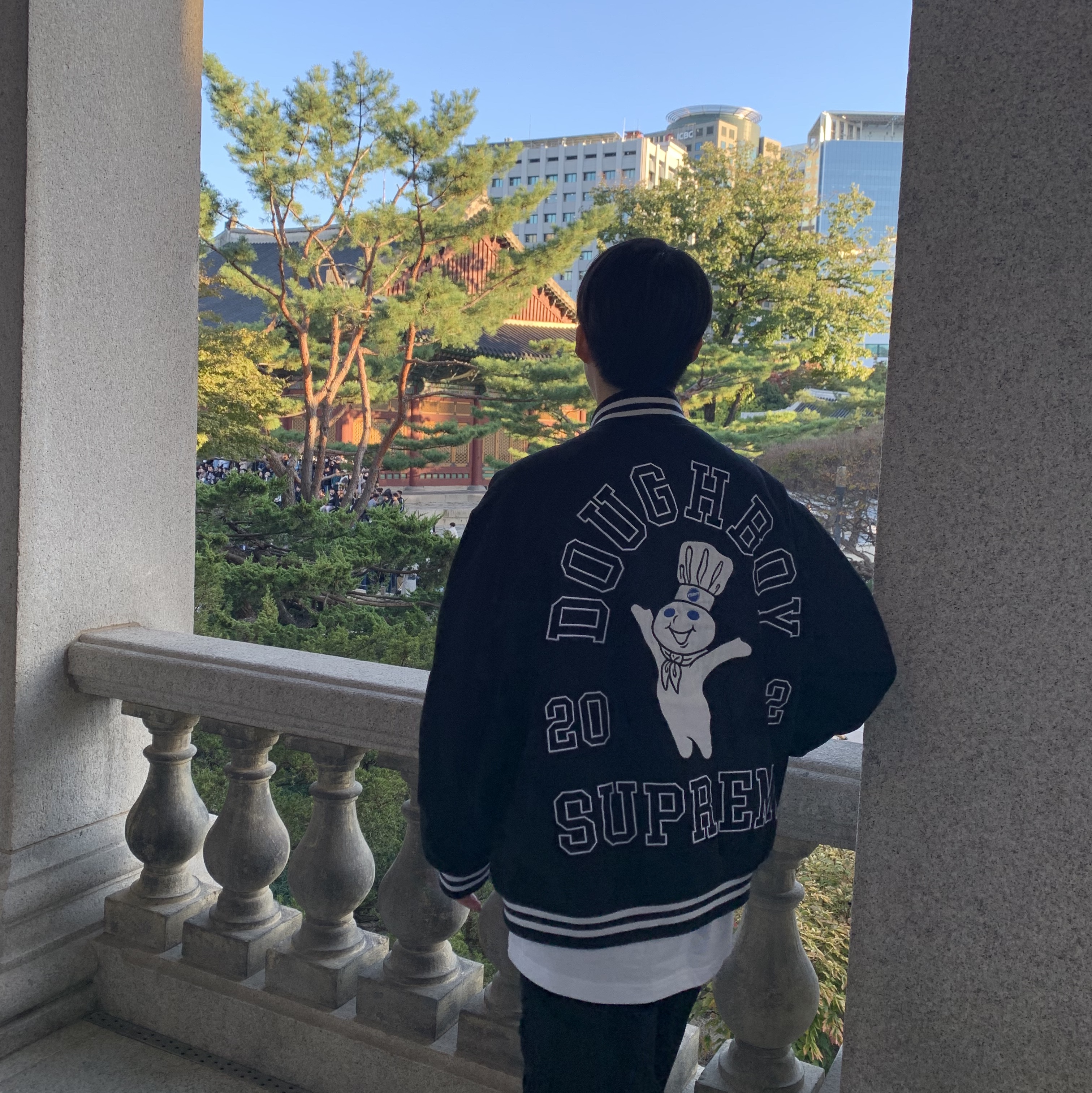 Supreme Mitchell & Ness Doughboy Twill Varsity Jacket Black - 22FW, Jordan 1 x Travis Scott x Fragment Retro Low OG SP Military Blue 착용 스타일 - 3