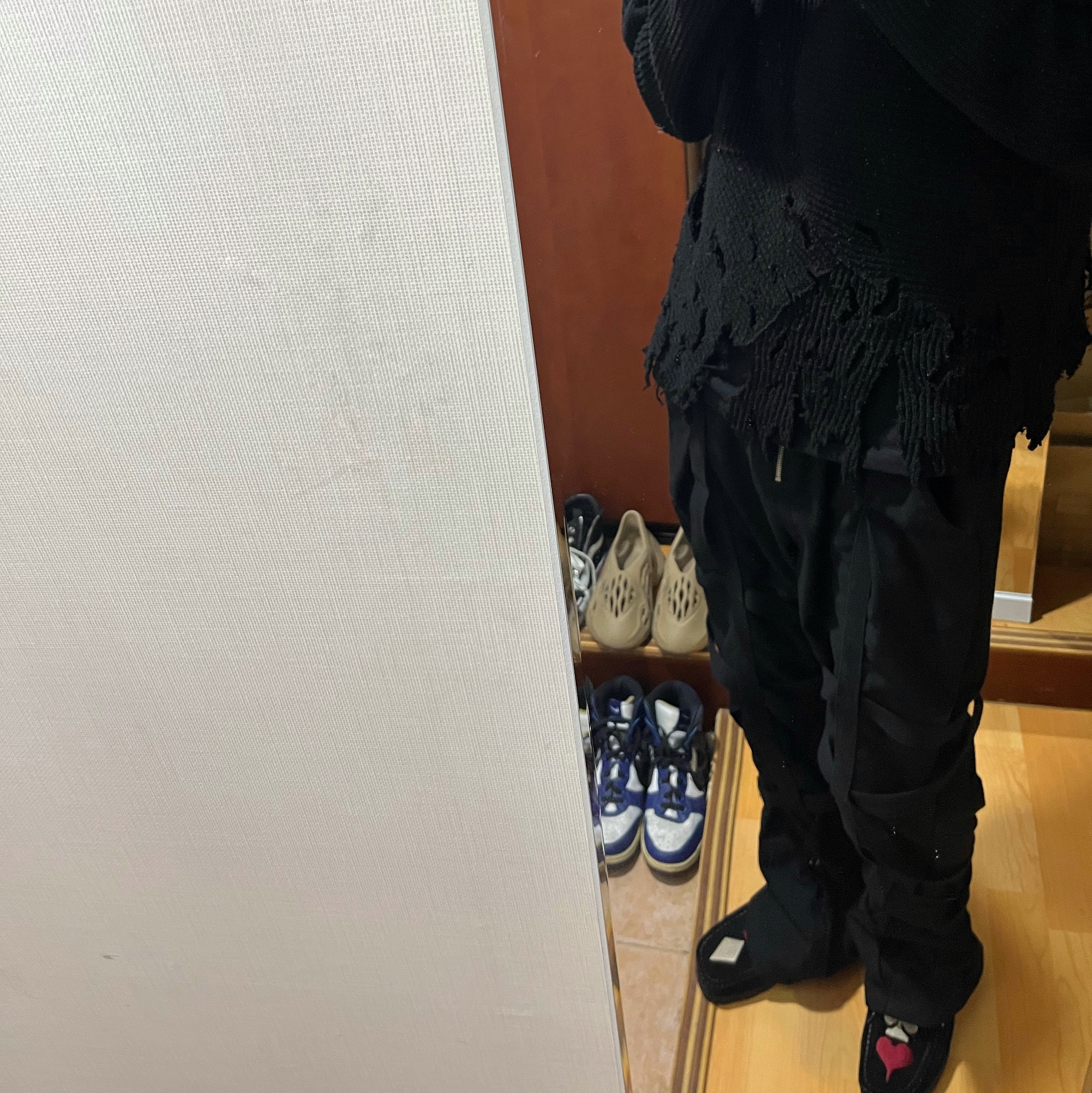 Clarks x Stussy Wallabee Black Suede 착용 스타일 - 2