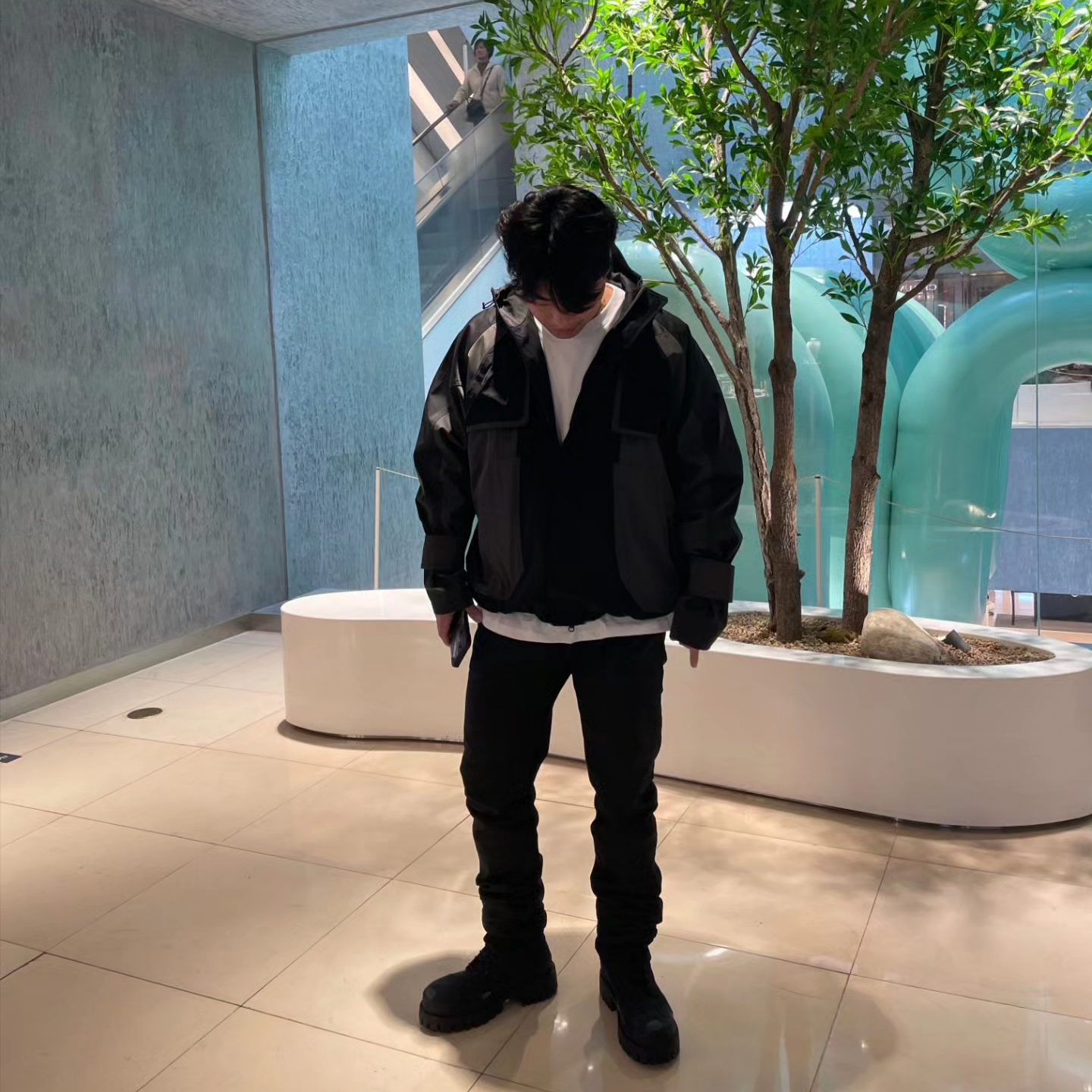 Balenciaga Combat Strike 20mm Boots Black, Undermycar Black Mamba Slim Fit Red Stitch Wax Coating Jeans Rumba Red - 22FW 착용 스타일 - 2