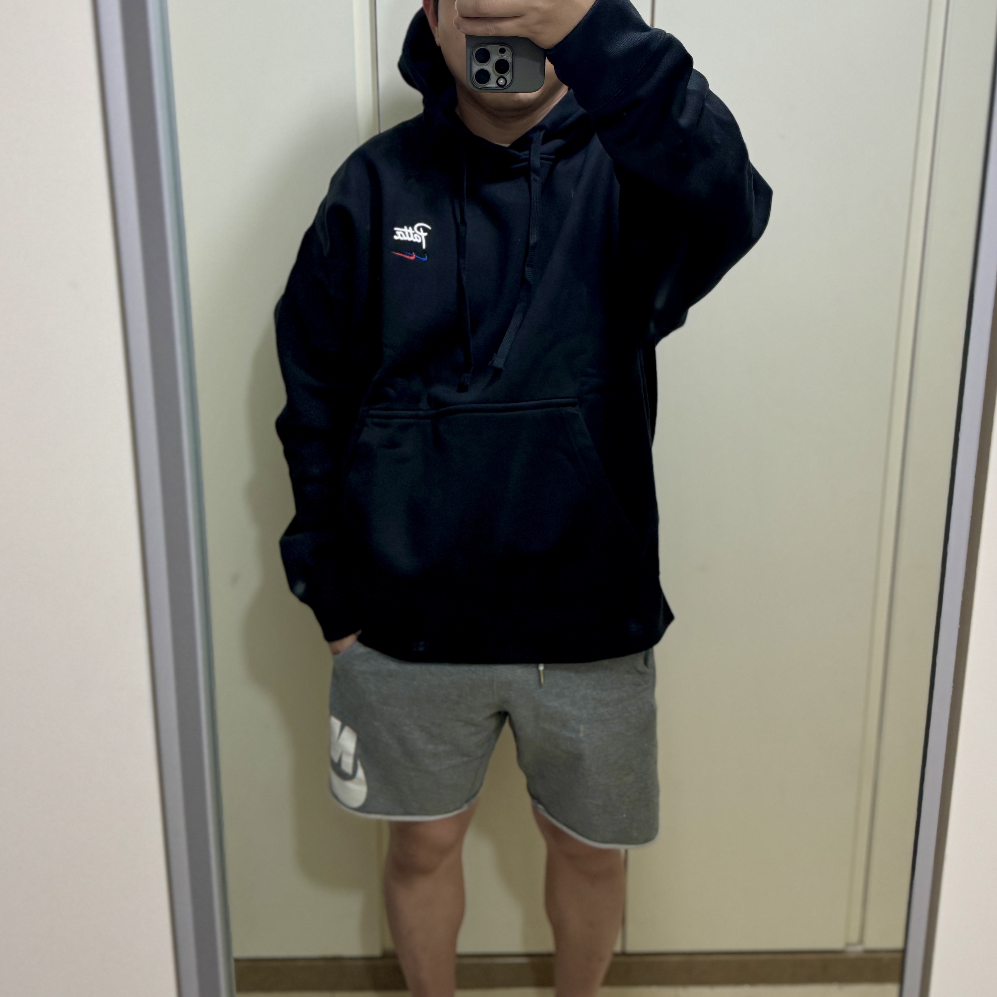 Nike x Patta x FC Barcelona Solo Swoosh Hoodie Culers del Món (FD4147-010) 착용 스타일 - 4