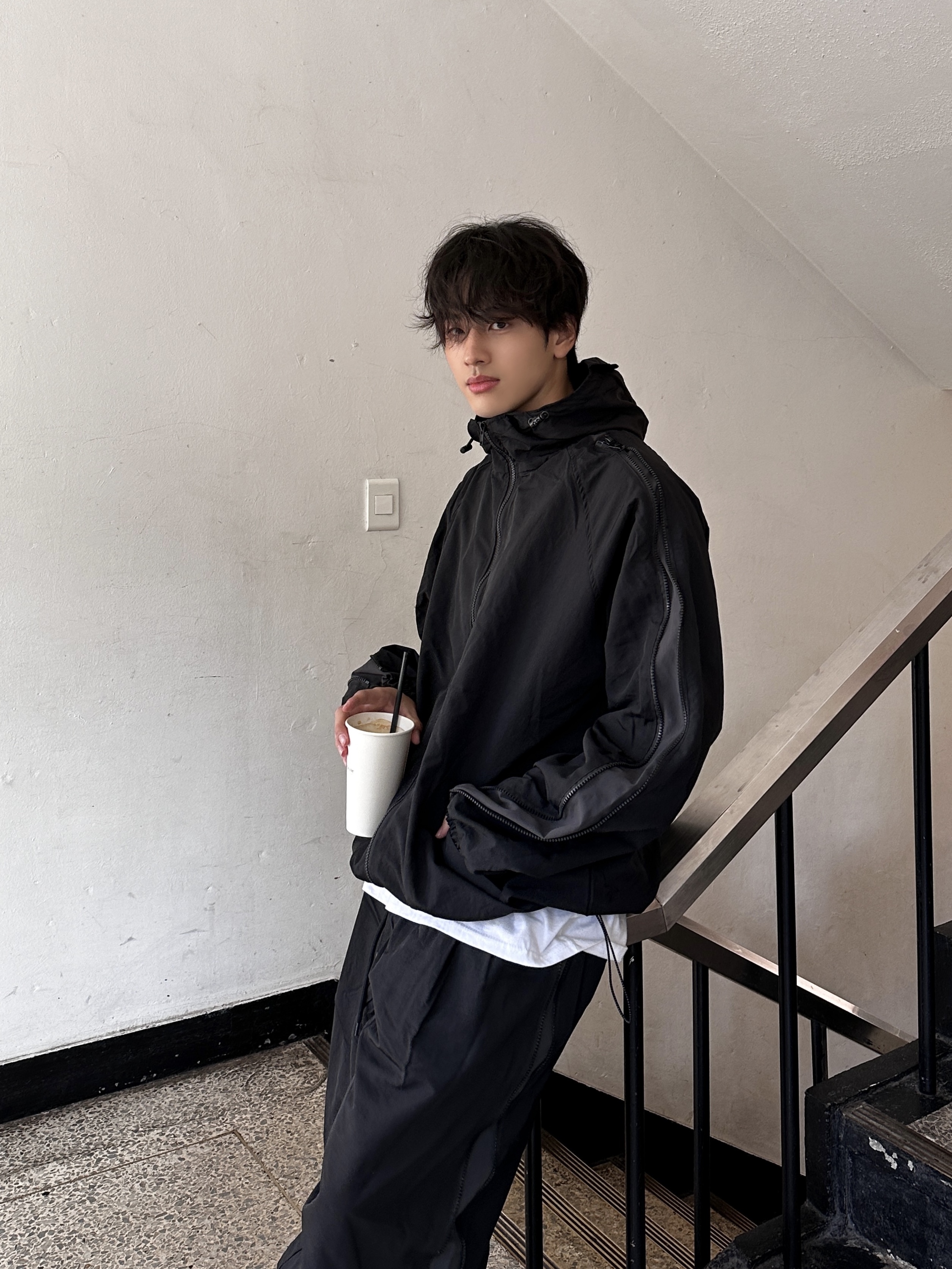Balenciaga 3XL Sneakers Light Beige 착용 스타일 - 3