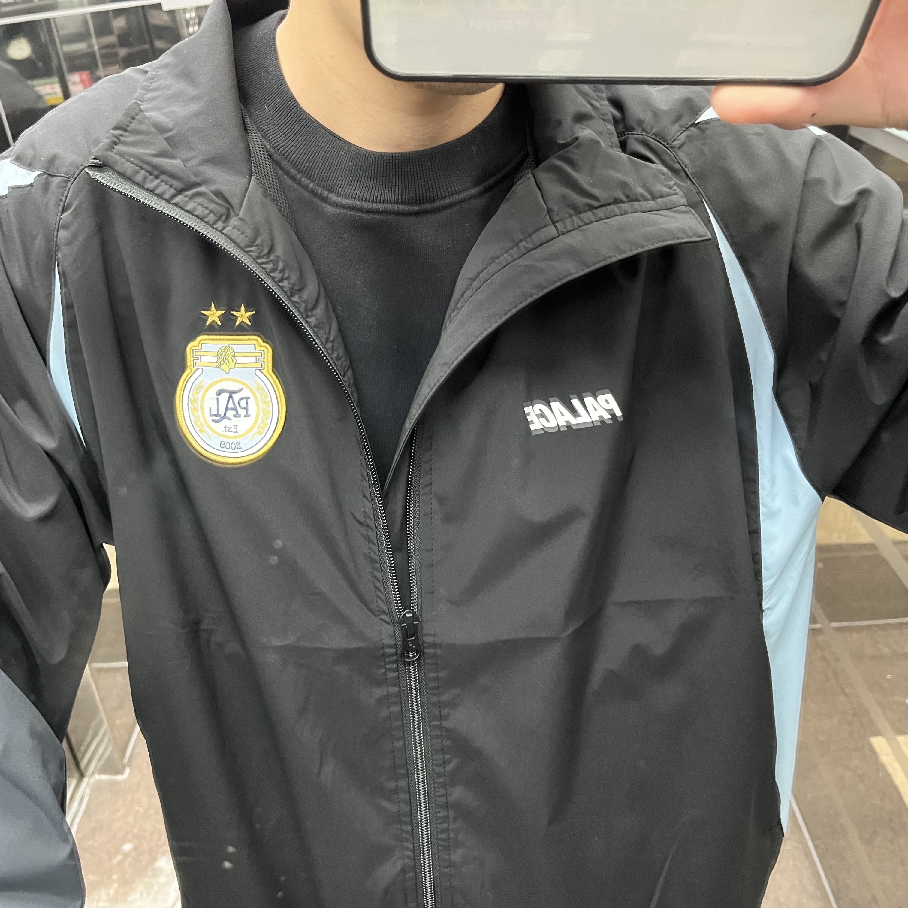 Palace Pro Shell Jacket Black - 23FW 착용 스타일