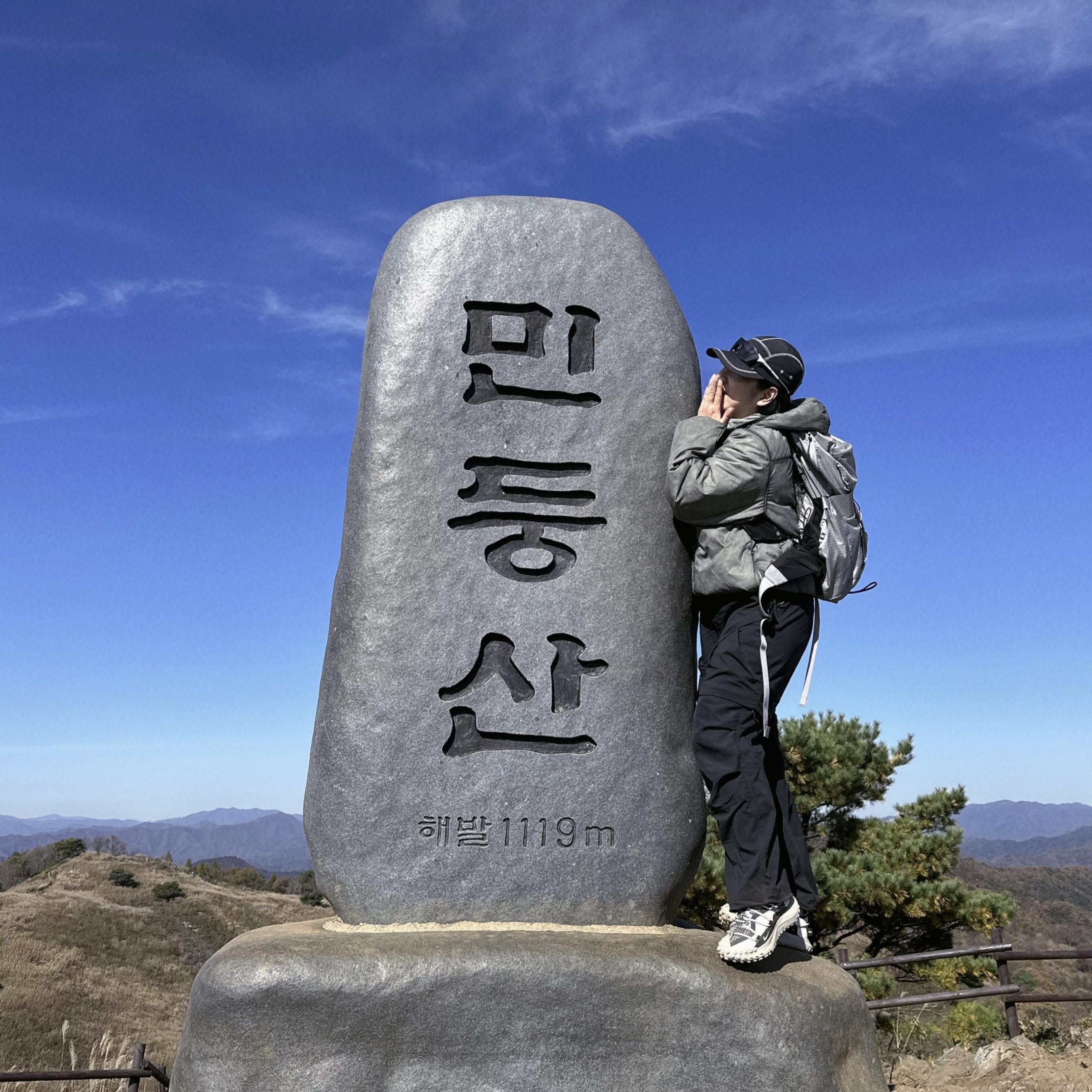 Nike ACG Mountain Fly Low SE White and Black, Nike ACG Smith Summit Cargo Pants Black - Asia μ°©μ© μ€νμΌ - 4