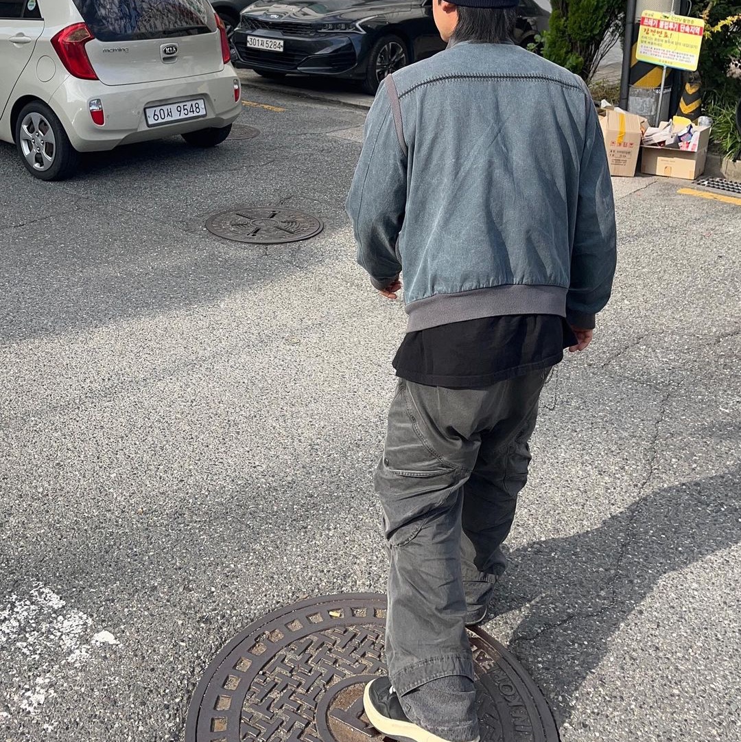 Ignota Core:6 Washed Cargo Pants Dark Beige, Ignota Core:6 Washed Cargo Pants Blue 착용 스타일 - 2