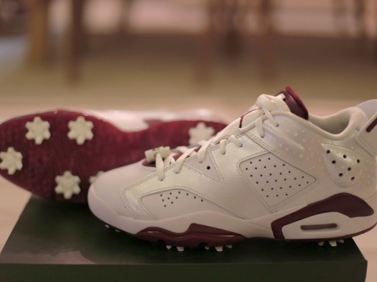 Jordan 6 Retro Low Golf White and Bordeaux 착용 스타일 - 4