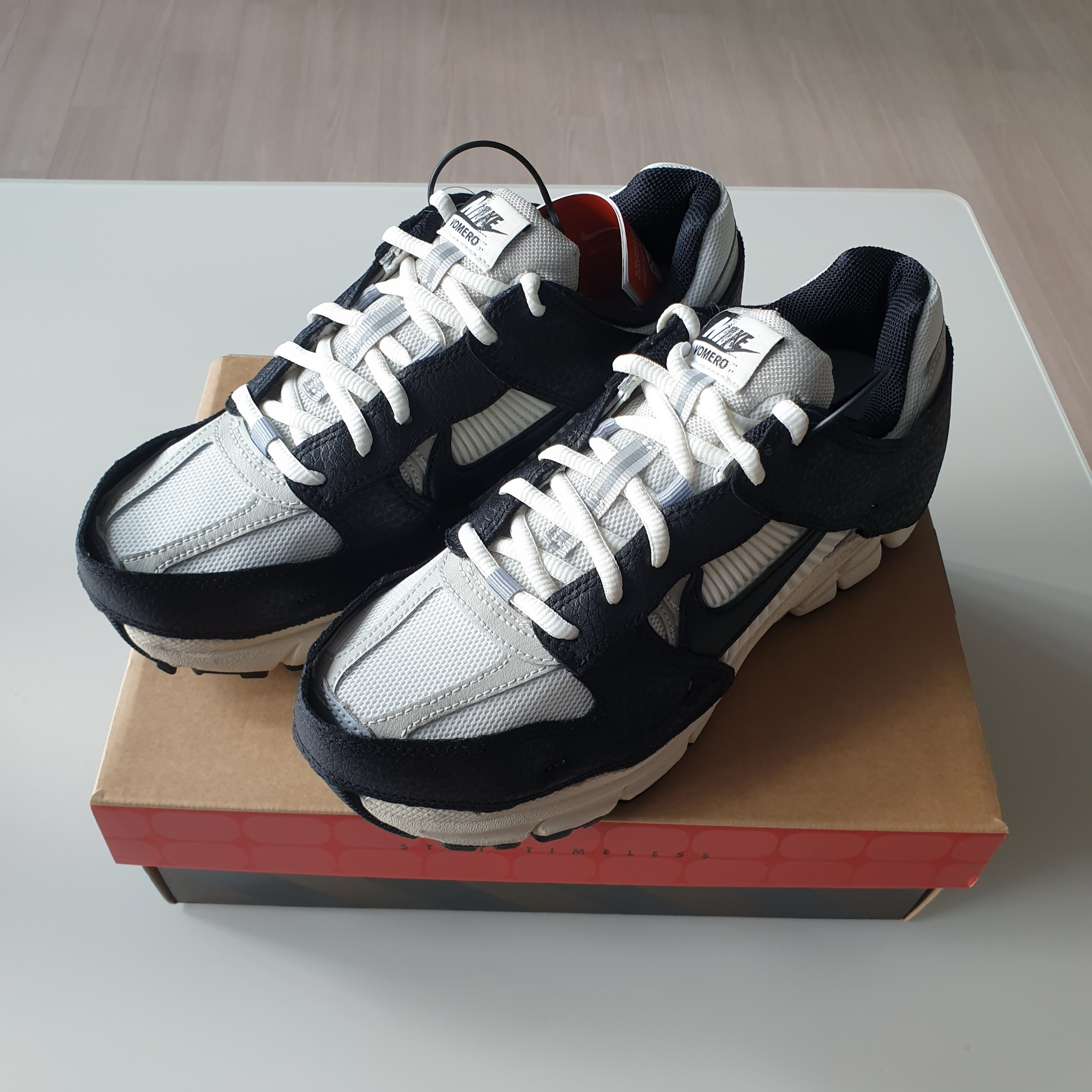 (W) Nike Zoom Vomero 5 Wolf Grey and Black 착용 스타일