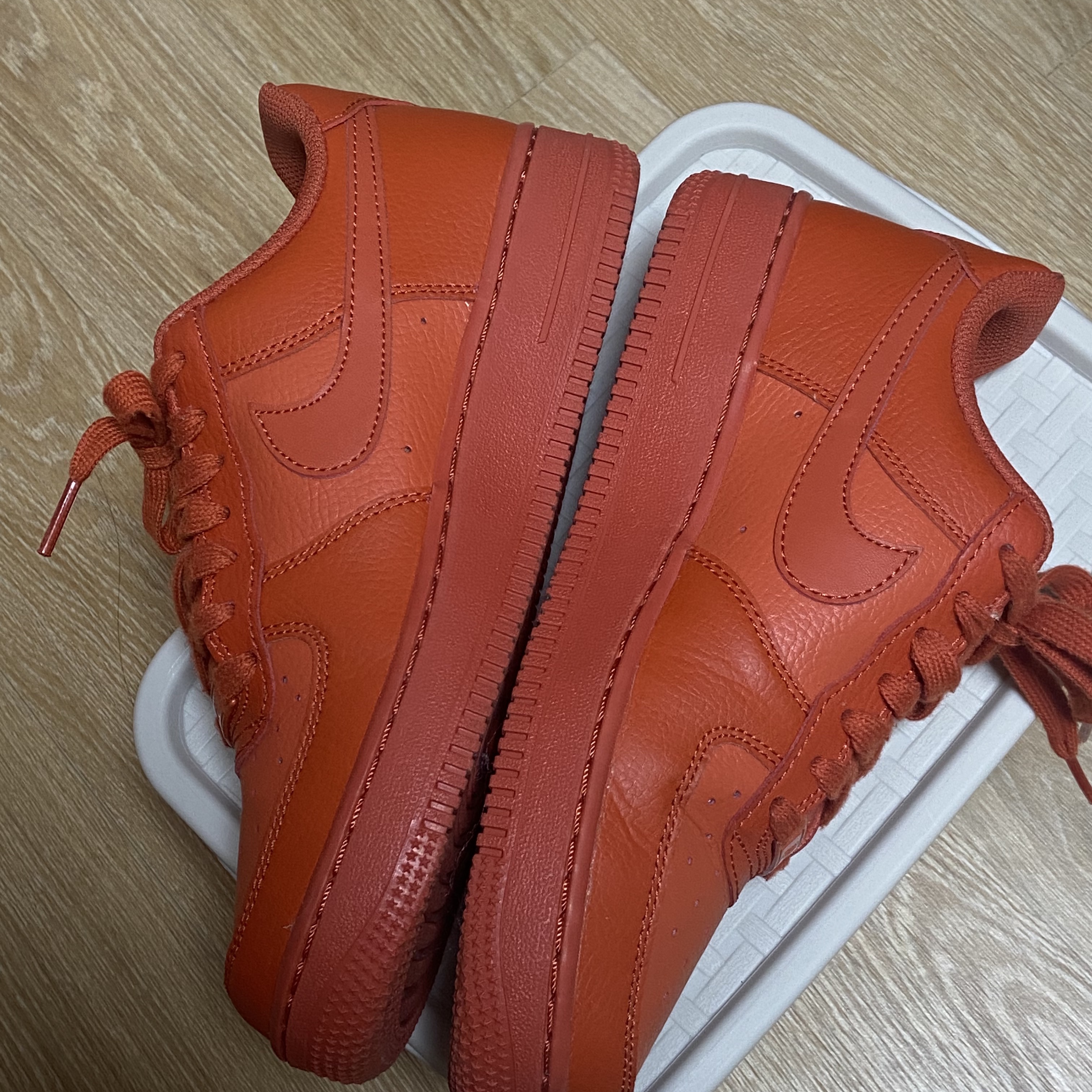 (W) Nike Air Force 1 Low '07 Orange 착용 스타일 - 2