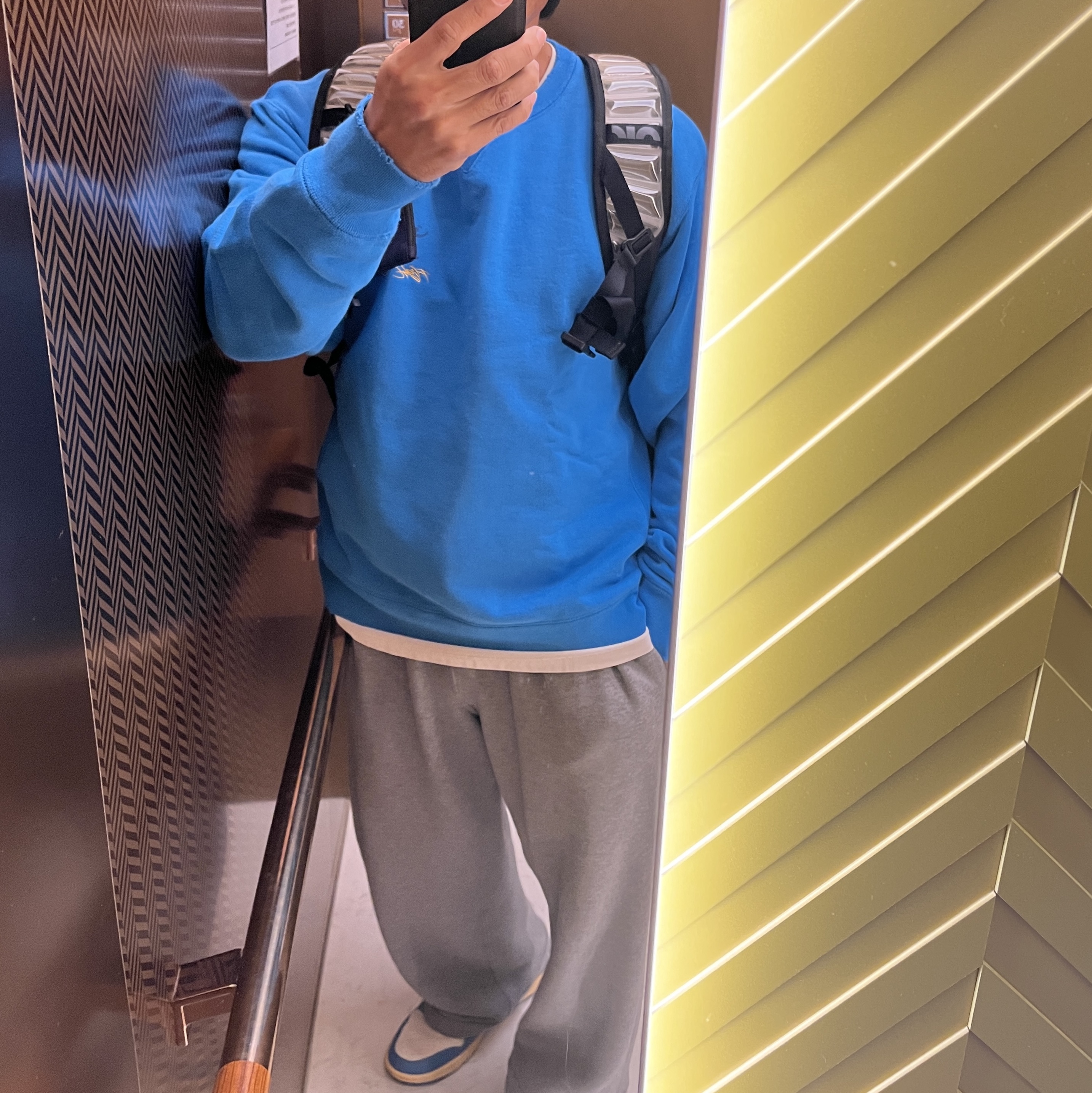 Jordan x Union Fleece Crew Equater Blue - Asia, Nike NSW Trends Fleece Pants Carbon Header - Asia 착용 스타일