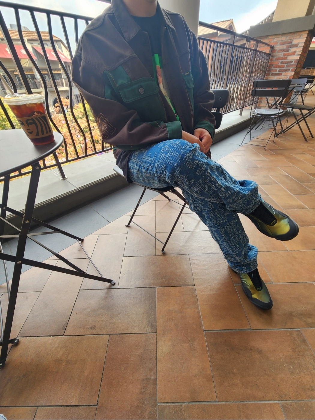 Nike x Supreme Air zoom Courtposite SP Metallic Gold Black, Supreme Needle Punch Regular Jean Washed Blue - 23FW 착용 스타일