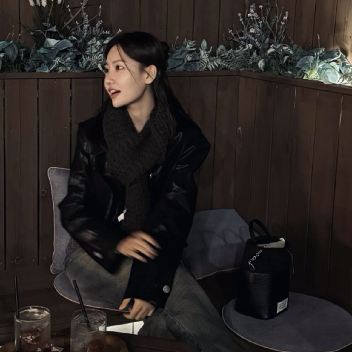 Maison Margiela 5AC Bucket Bag Black 착용 스타일 - 1