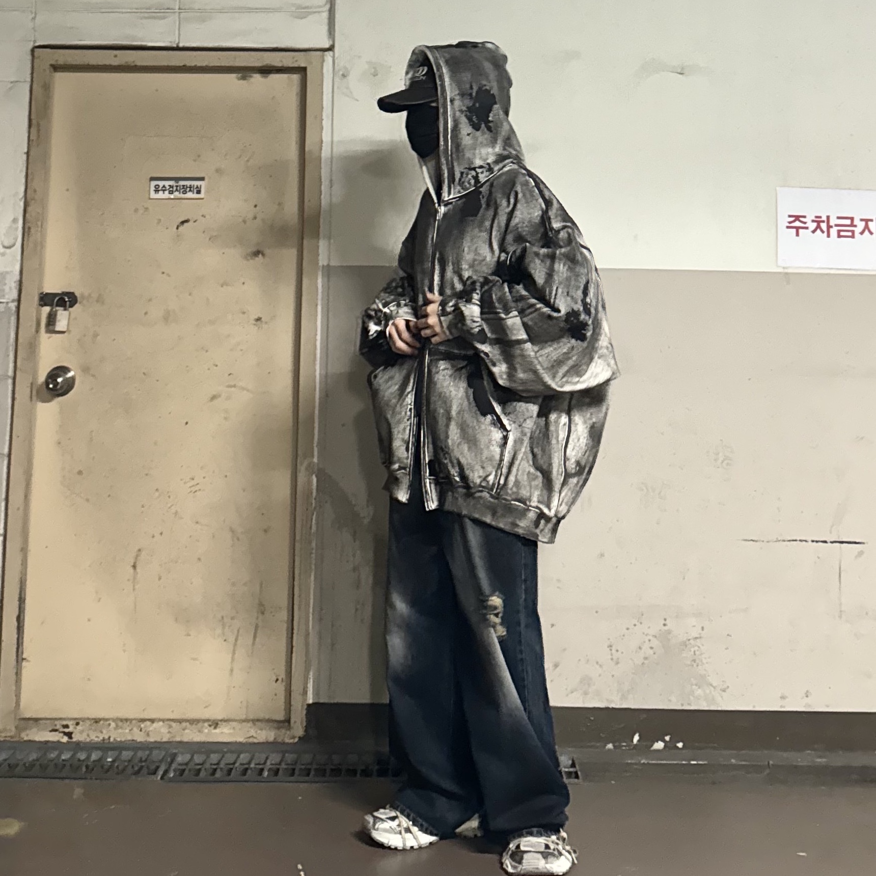 Balenciaga 3XL Sneakers Beige, Ourpas 074 Dirty Zip Hoodie 착용 스타일 - 1