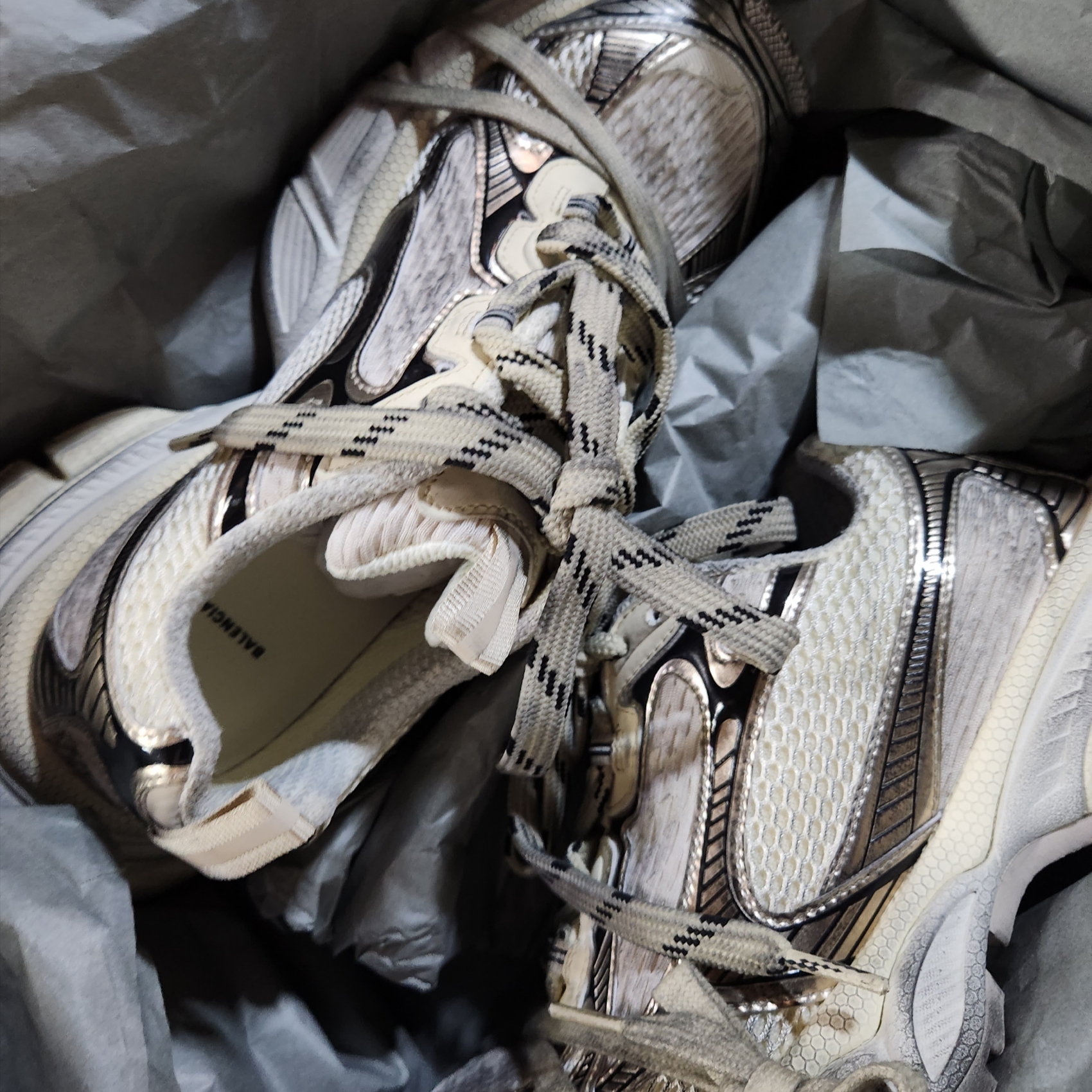 Balenciaga 3XL Sneakers Beige 착용 스타일 - 1