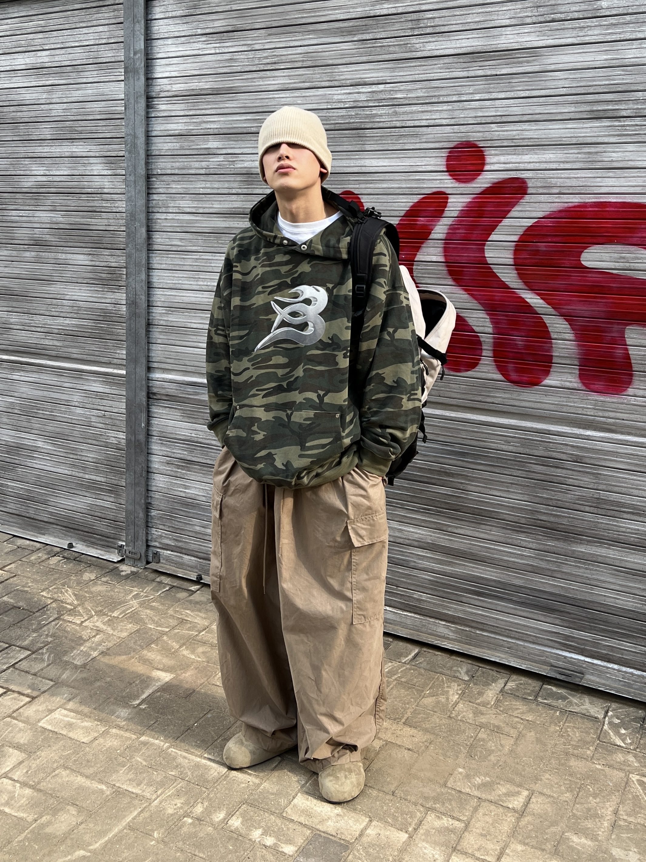 The North Face Hot Shot Cool Gray 착용 스타일