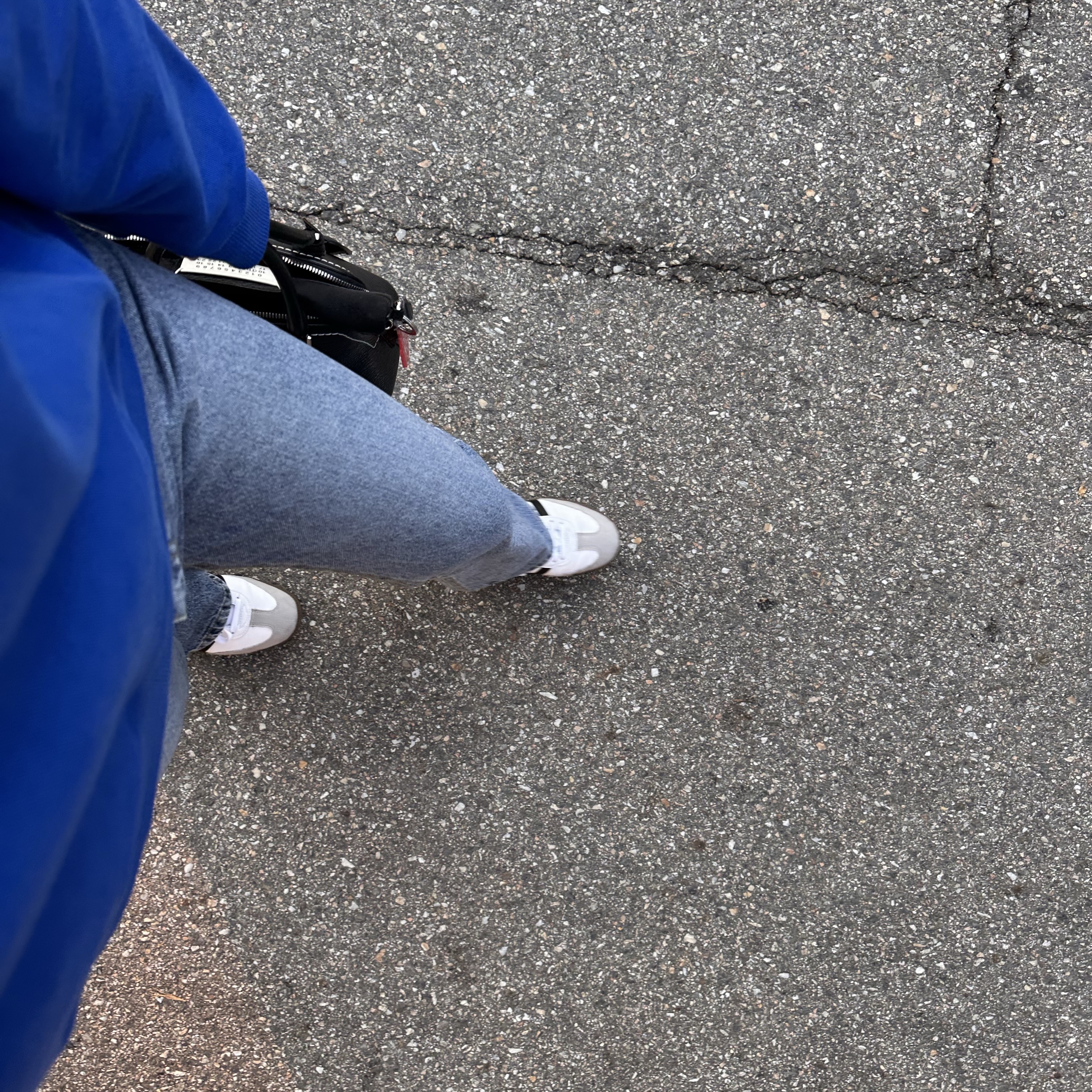Ader Error Sig; TRS/BL Tag Sweatshirt 01 Blue, Adidas Samba Vegan White Black 착용 스타일 - 4