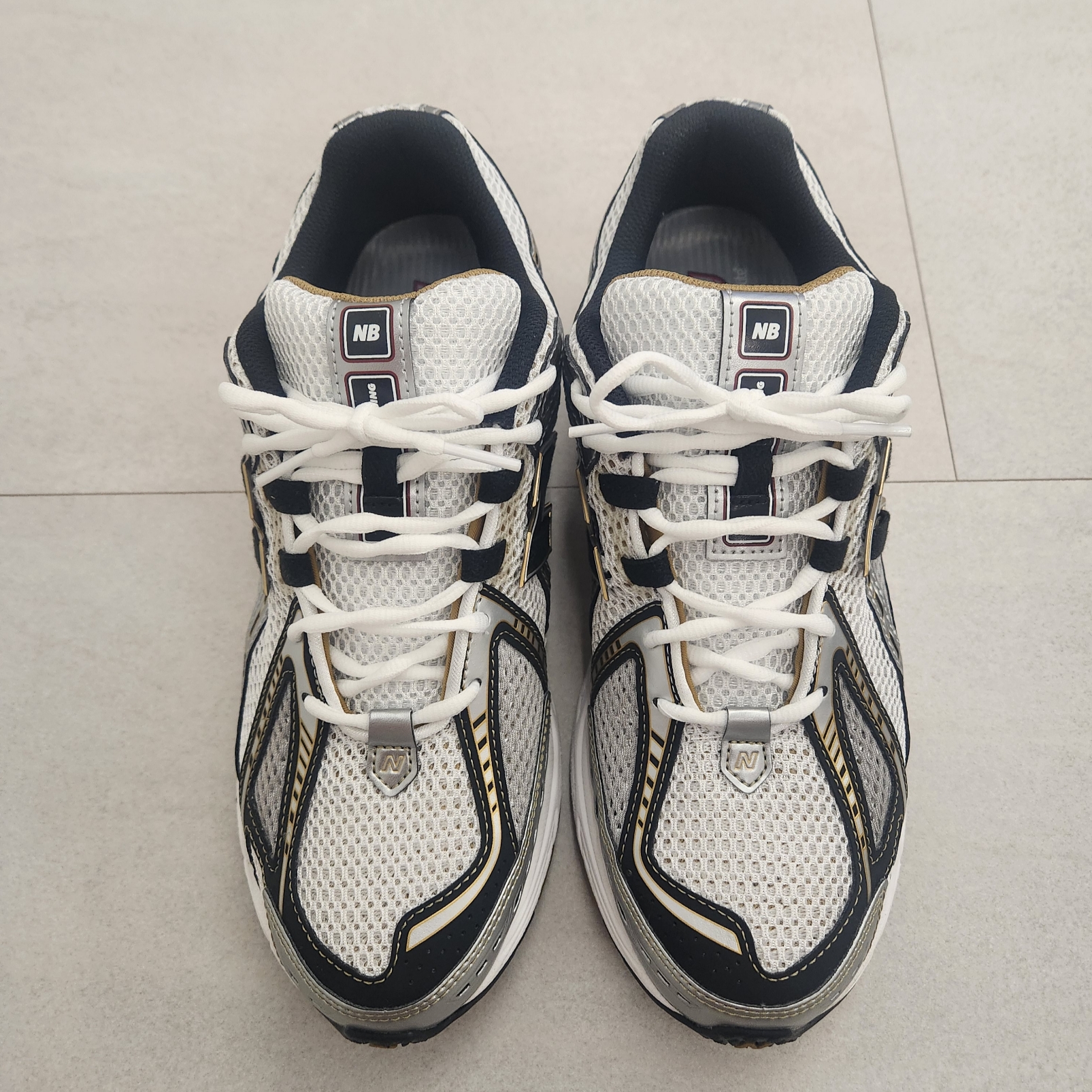 New Balance 1906R White Gold 착용 스타일 - 3