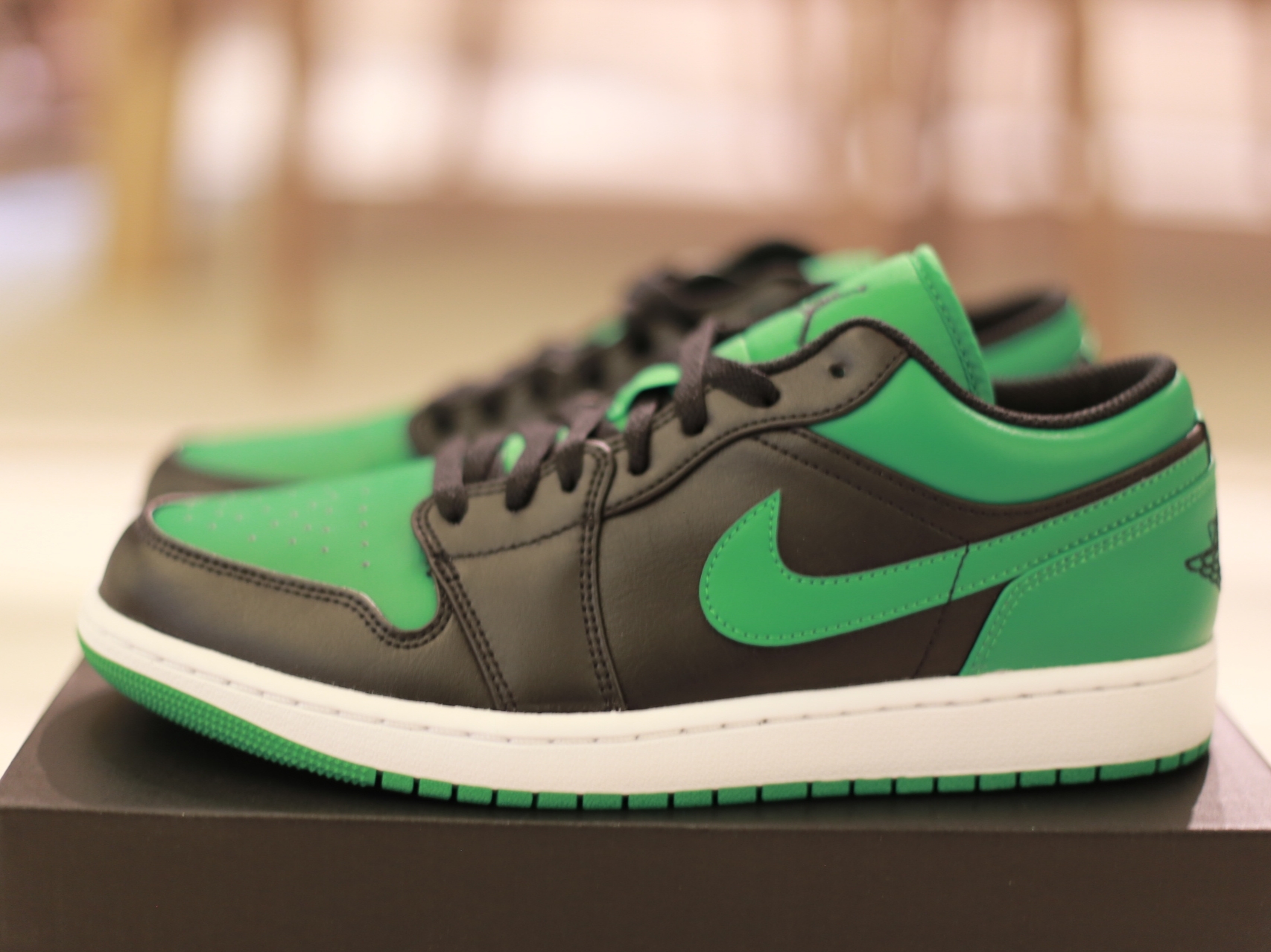 Jordan 1 Low Lucky Green 착용 스타일 - 1