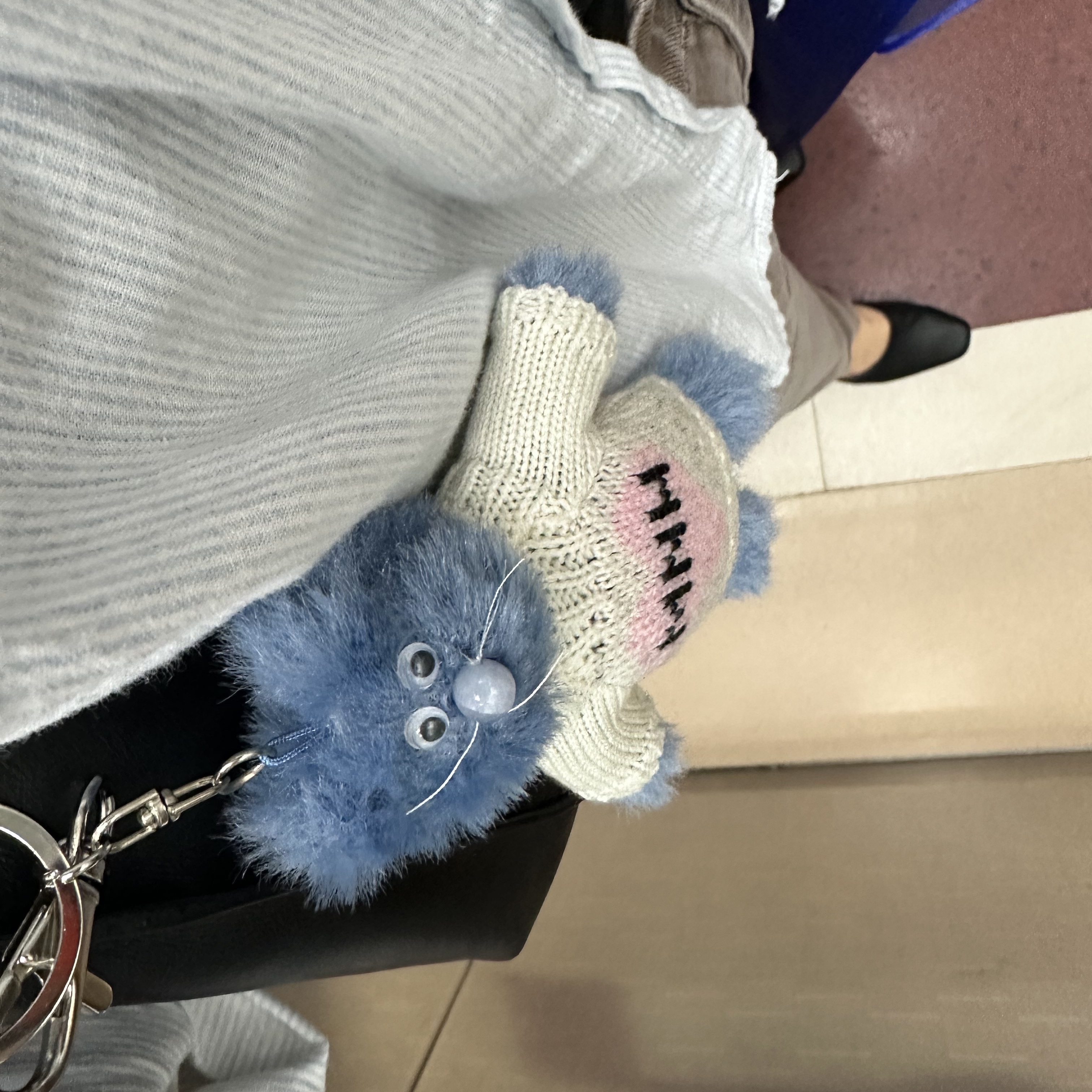 Monamhee Love Flexy Keyring Blue 착용 스타일 - 2