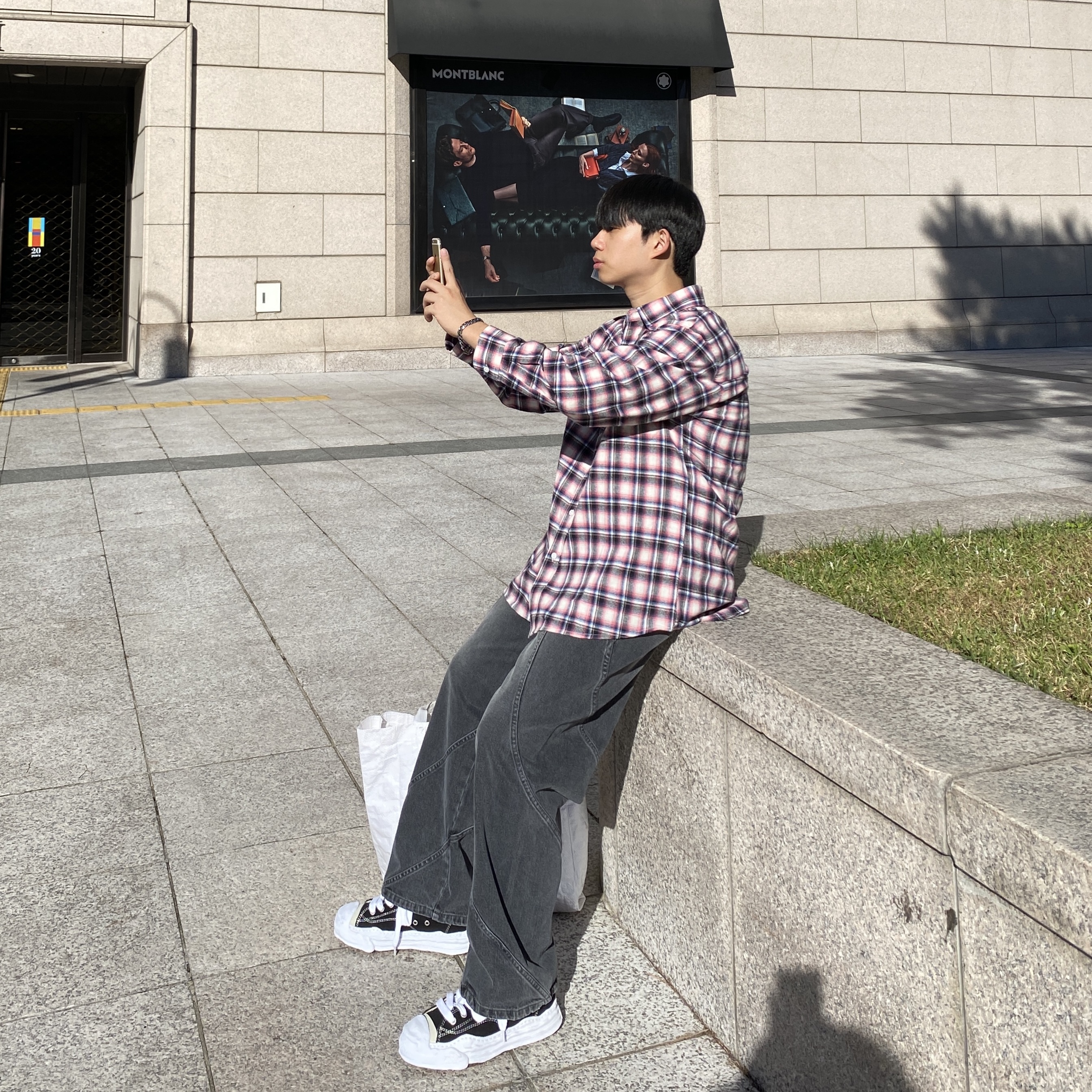 Maison Mihara Yasuhiro Hank OG Sole Canvas Low-top Sneakers Black, Maison Mihara Yasuhiro Blakey OG Sole Canvas Low-top Sneakers Black White 착용 스타일 - 1