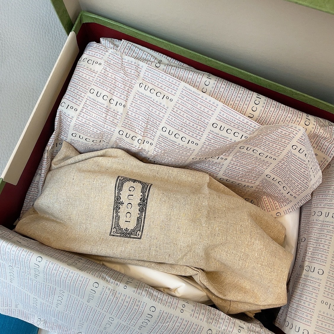 Gucci Rhyton 100th Anniversary Sneakers GG Supreme Beige Ebony 착용 스타일 - 4