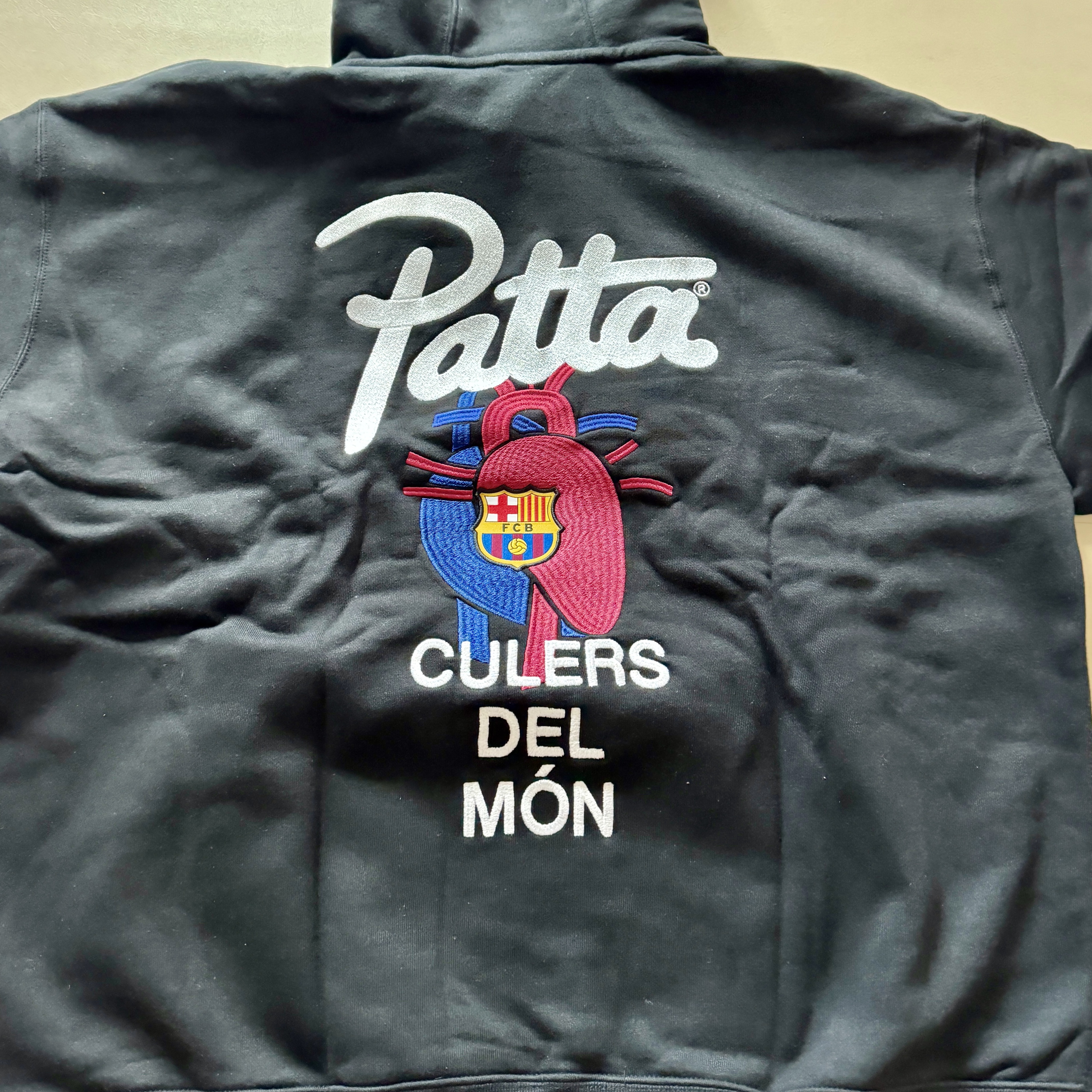 Nike x Patta x FC Barcelona Solo Swoosh Hoodie Culers del Món (FD4147-010) 착용 스타일 - 2