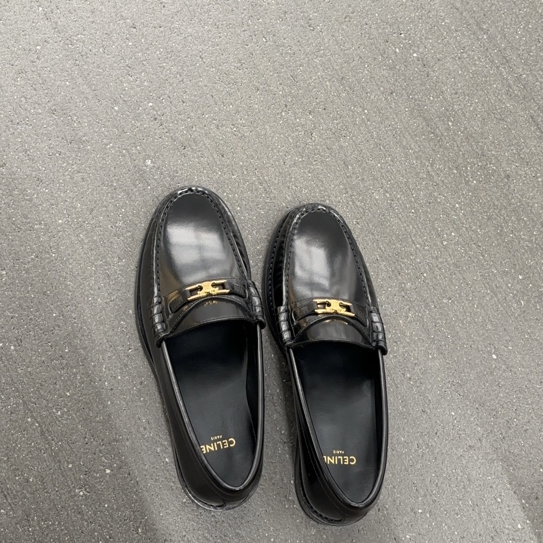 (W) Celine Luco Triomphe Loafers in Polished Calfskin Black 착용 스타일