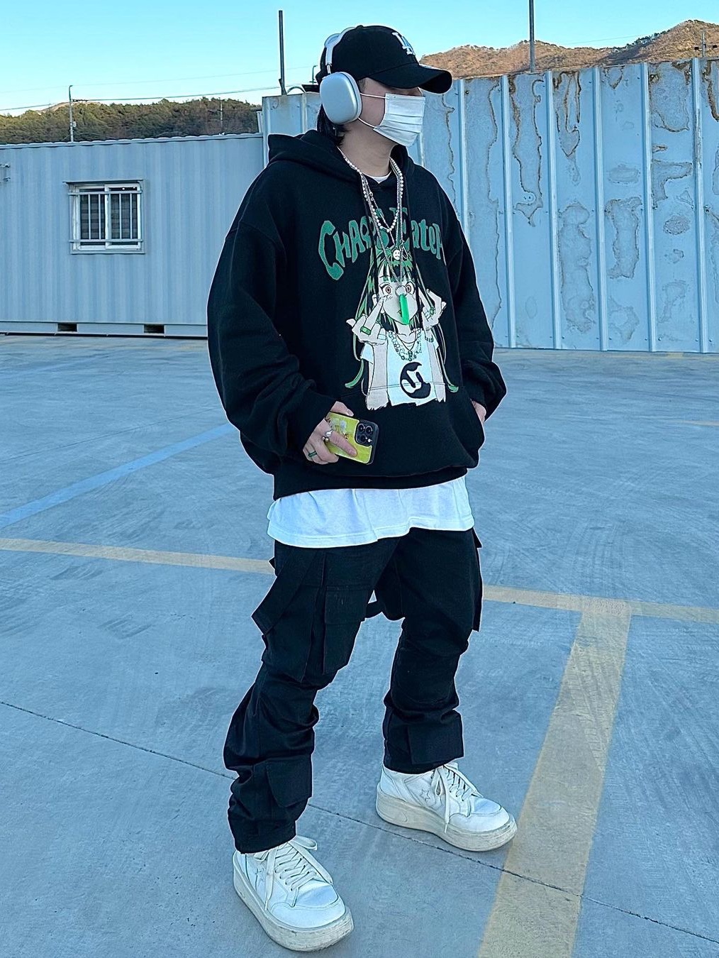 Converse x Drkshdw Turbowpn Egret, Apple AirPods Max Lightning Silver (Korean Ver.) 착용 스타일