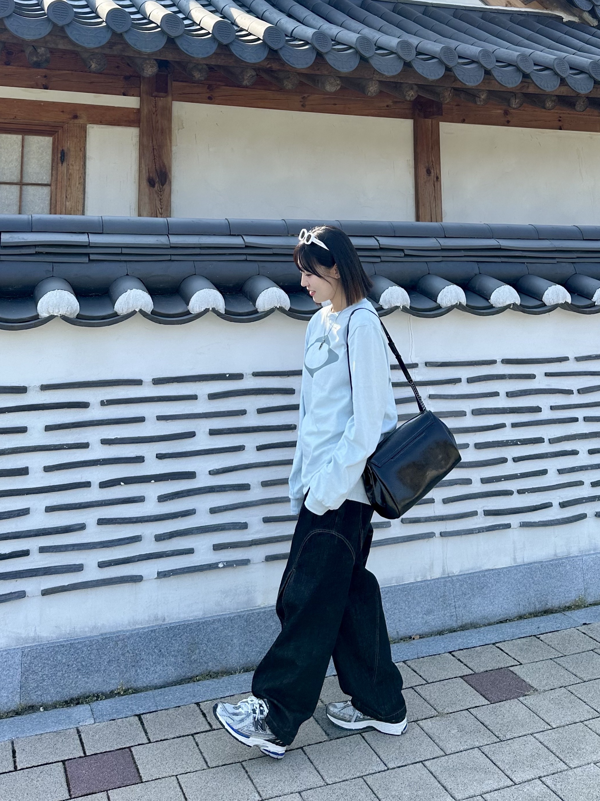 Mischief Rhombus Long Sleeve Sky Blue, New Balance 1906R Silver Metallic 착용 스타일