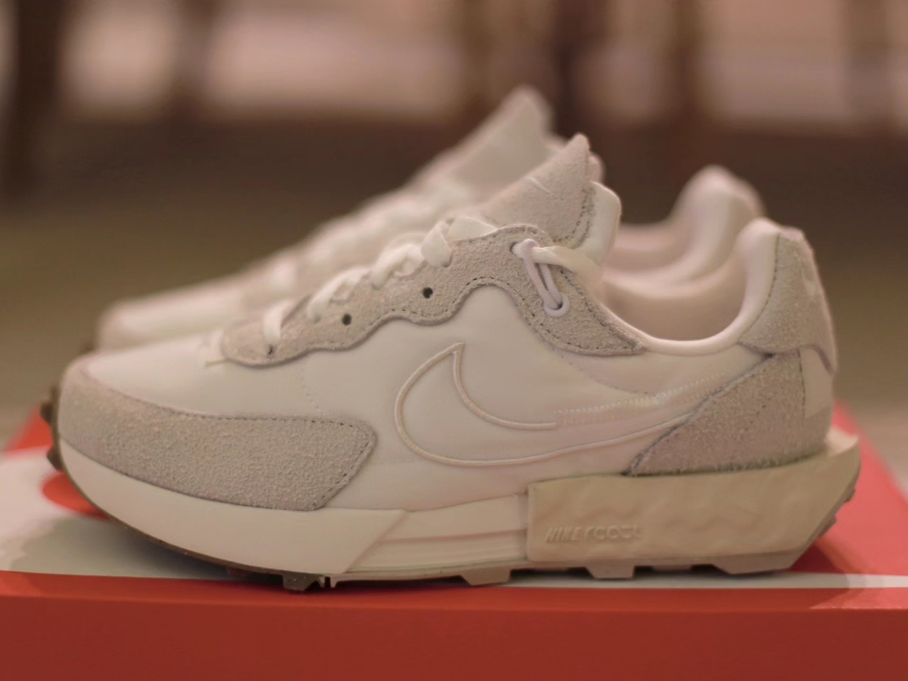 (W) Nike Fontanka Waffle White 착용 스타일 - 1