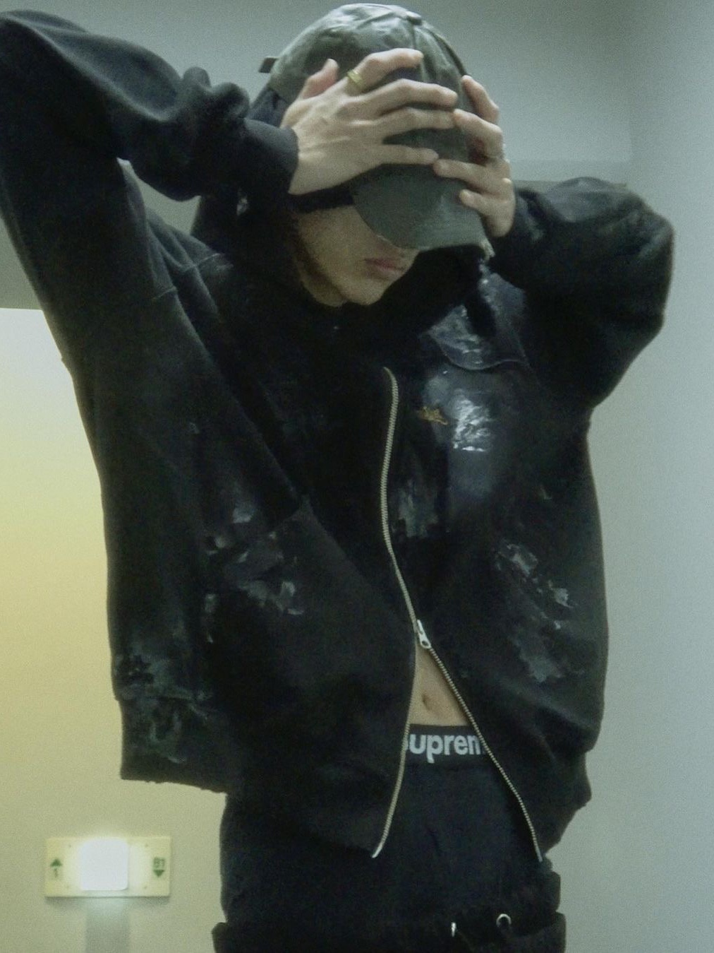 Supreme Hanes Boxer Briefs Black (4 Pack) 착용 스타일 - 1