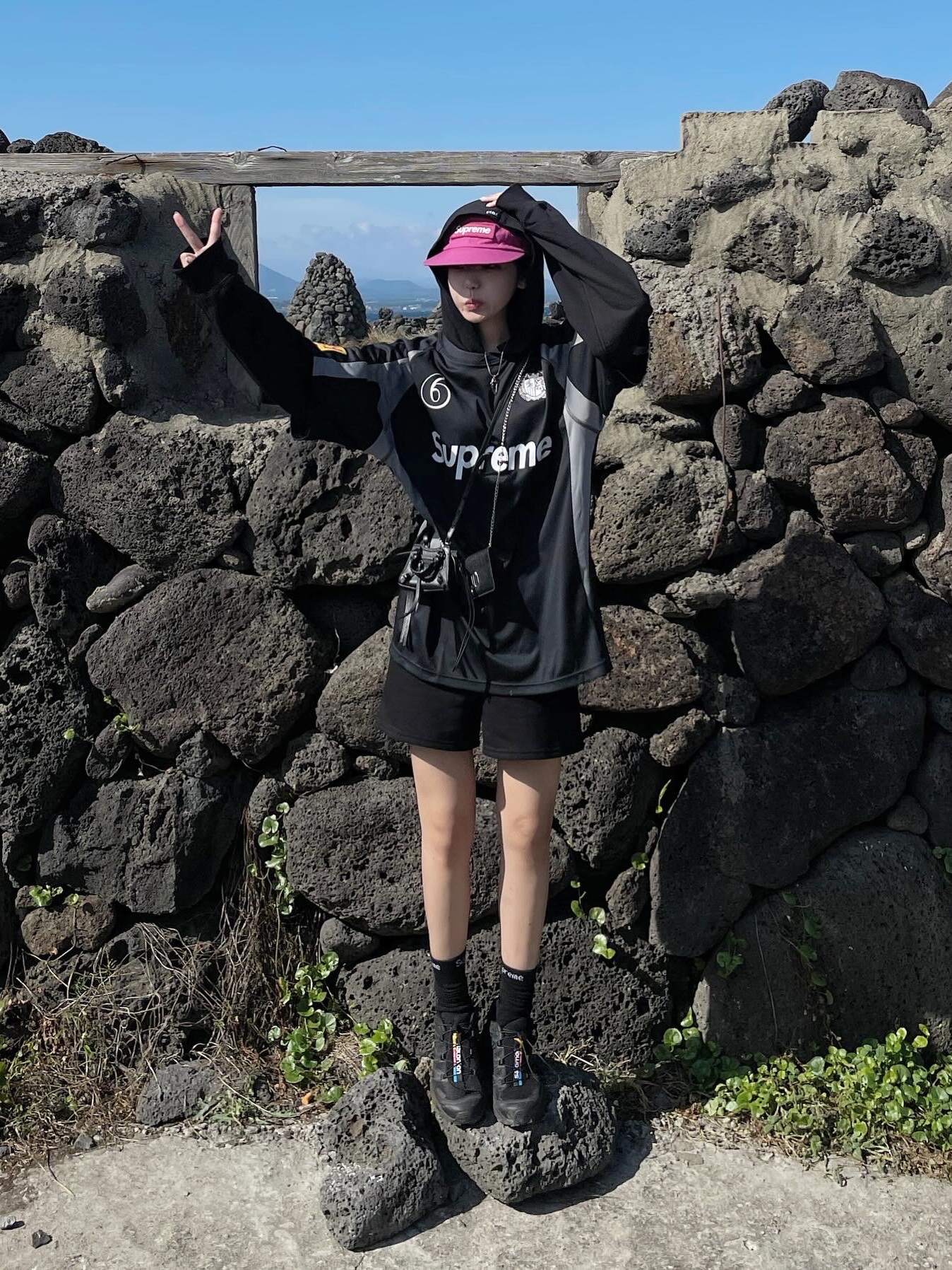 Supreme Hooded Soccer Jersey Black - 23FW, Supreme Hanes Crew Socks Black (4 Pack) 착용 스타일 - 2