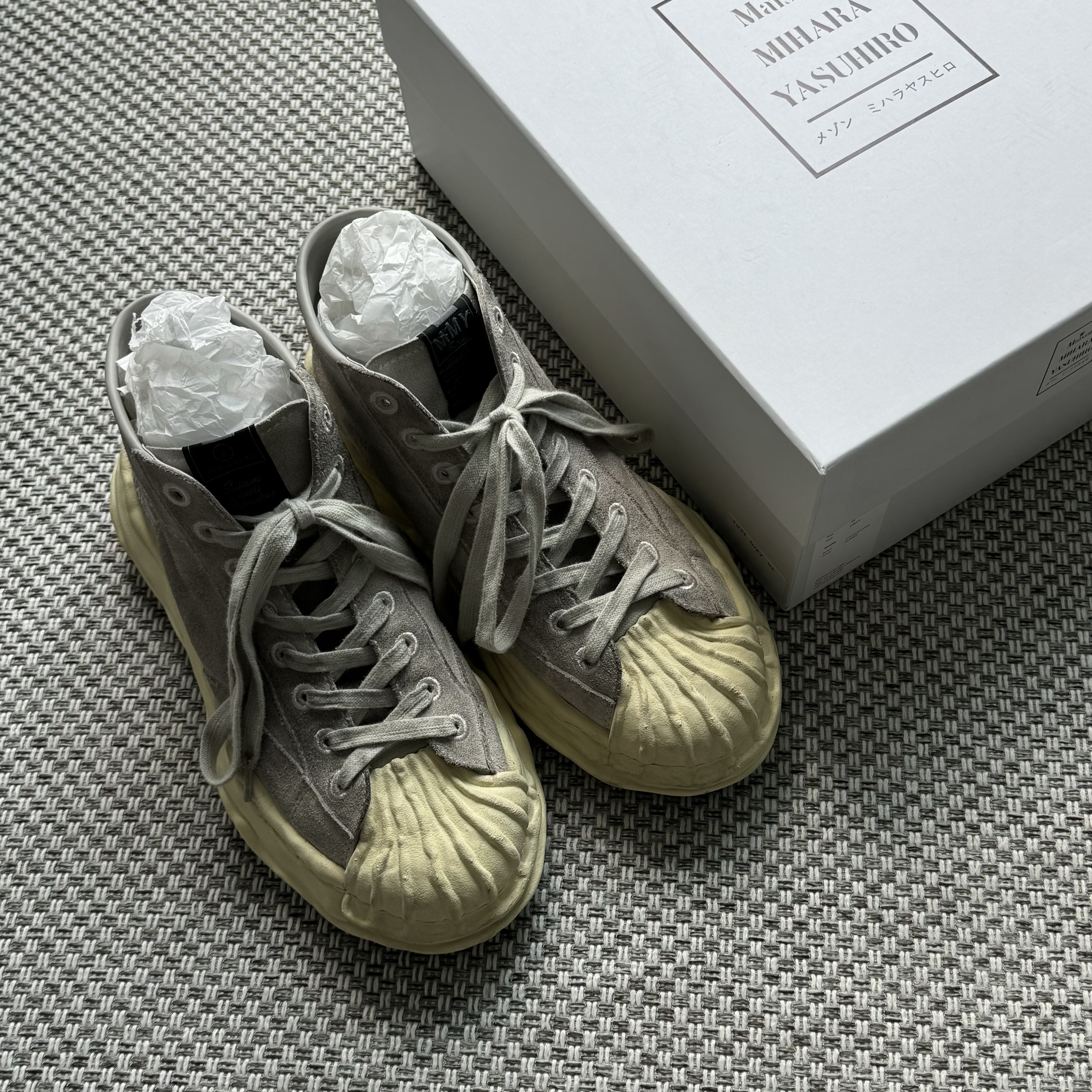 Maison Mihara Yasuhiro x Bed J.W. Ford Blakey High-top Sneakers Gray 착용 스타일 - 1