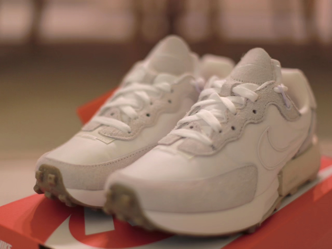 (W) Nike Fontanka Waffle White 착용 스타일 - 2